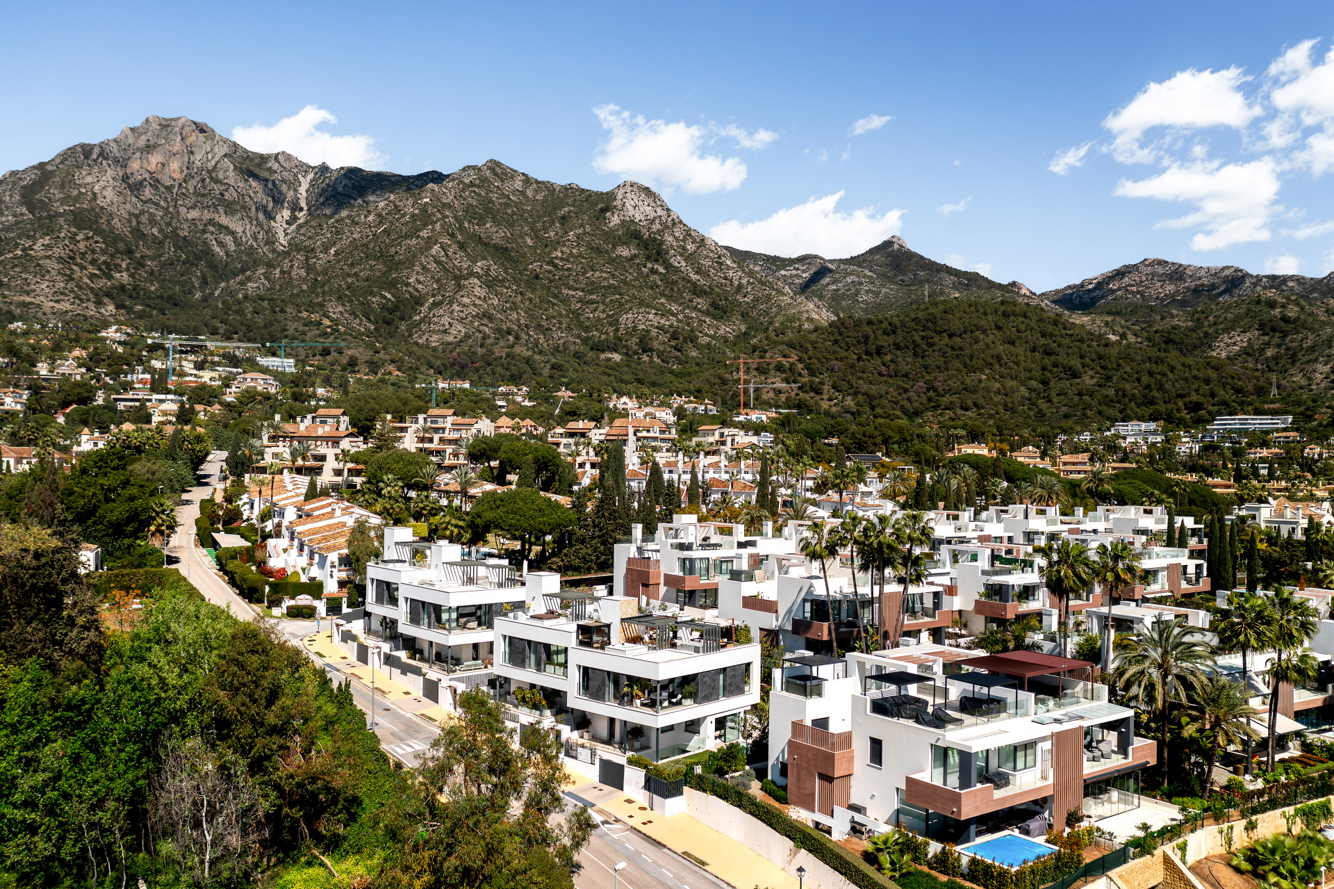 Lujosa villa en esquina en Sierra Blanca, Milla de Oro de Marbella