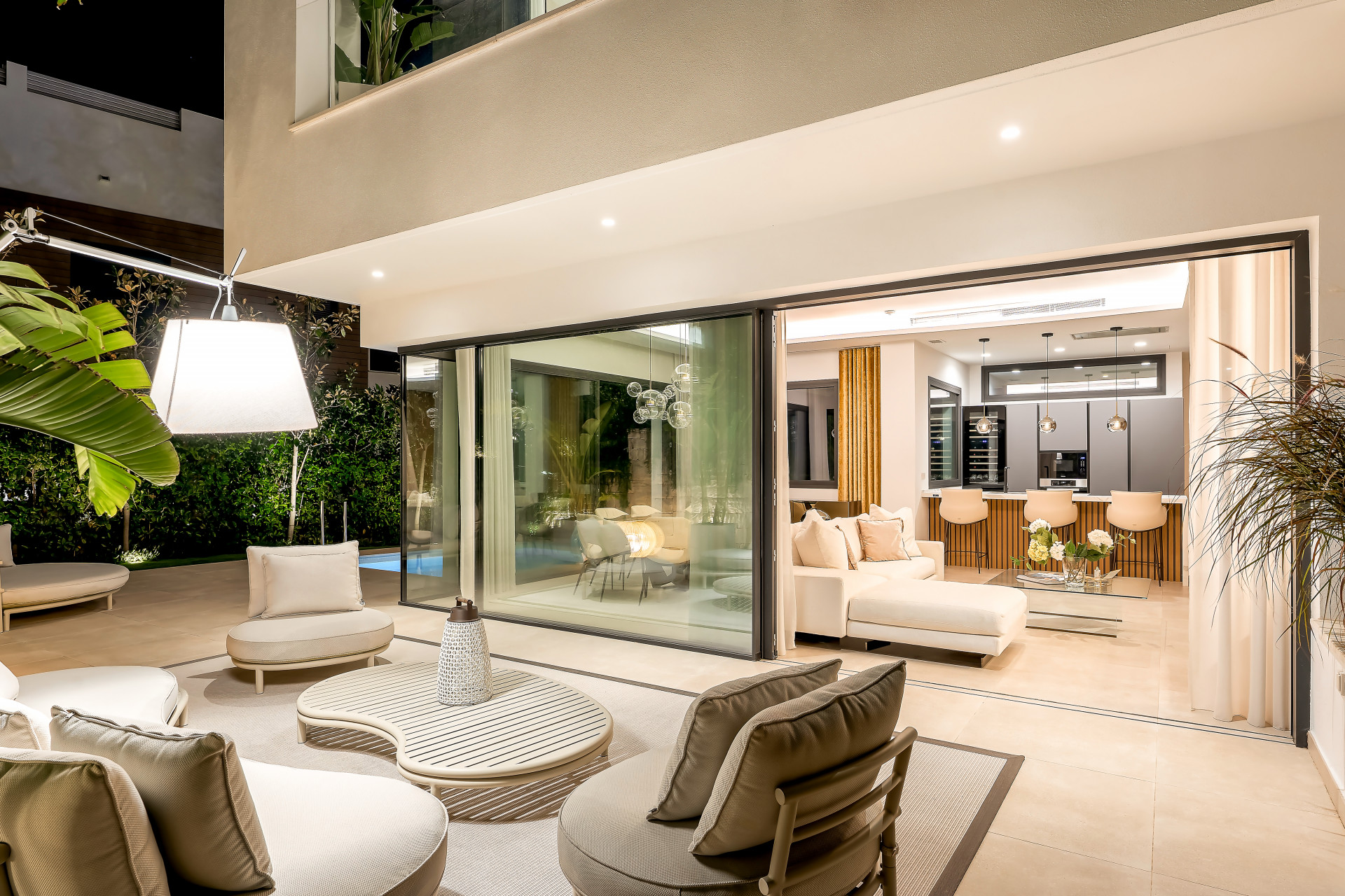 Lujosa villa en esquina en Sierra Blanca, Milla de Oro de Marbella