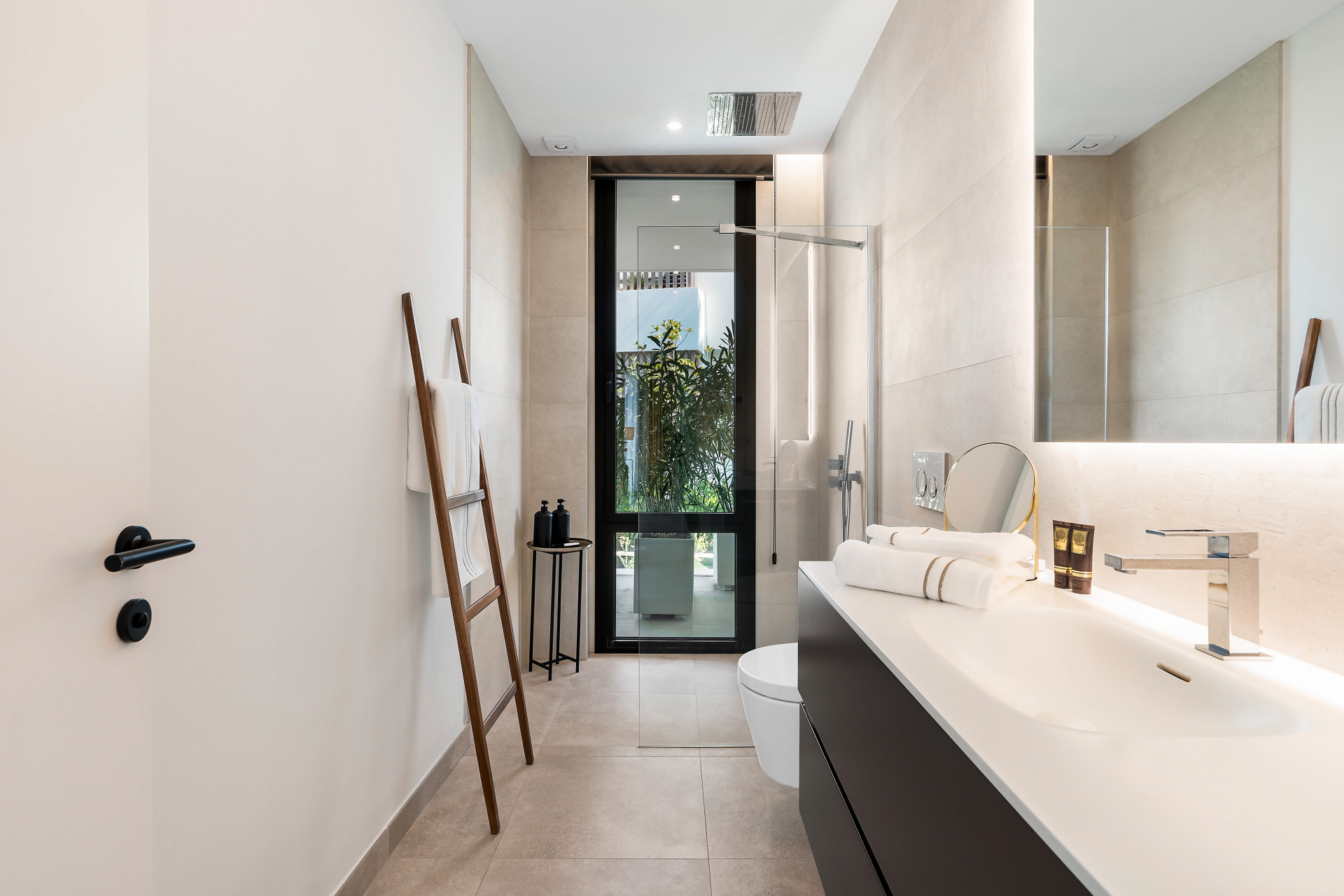 Lujosa villa en esquina en Sierra Blanca, Milla de Oro de Marbella