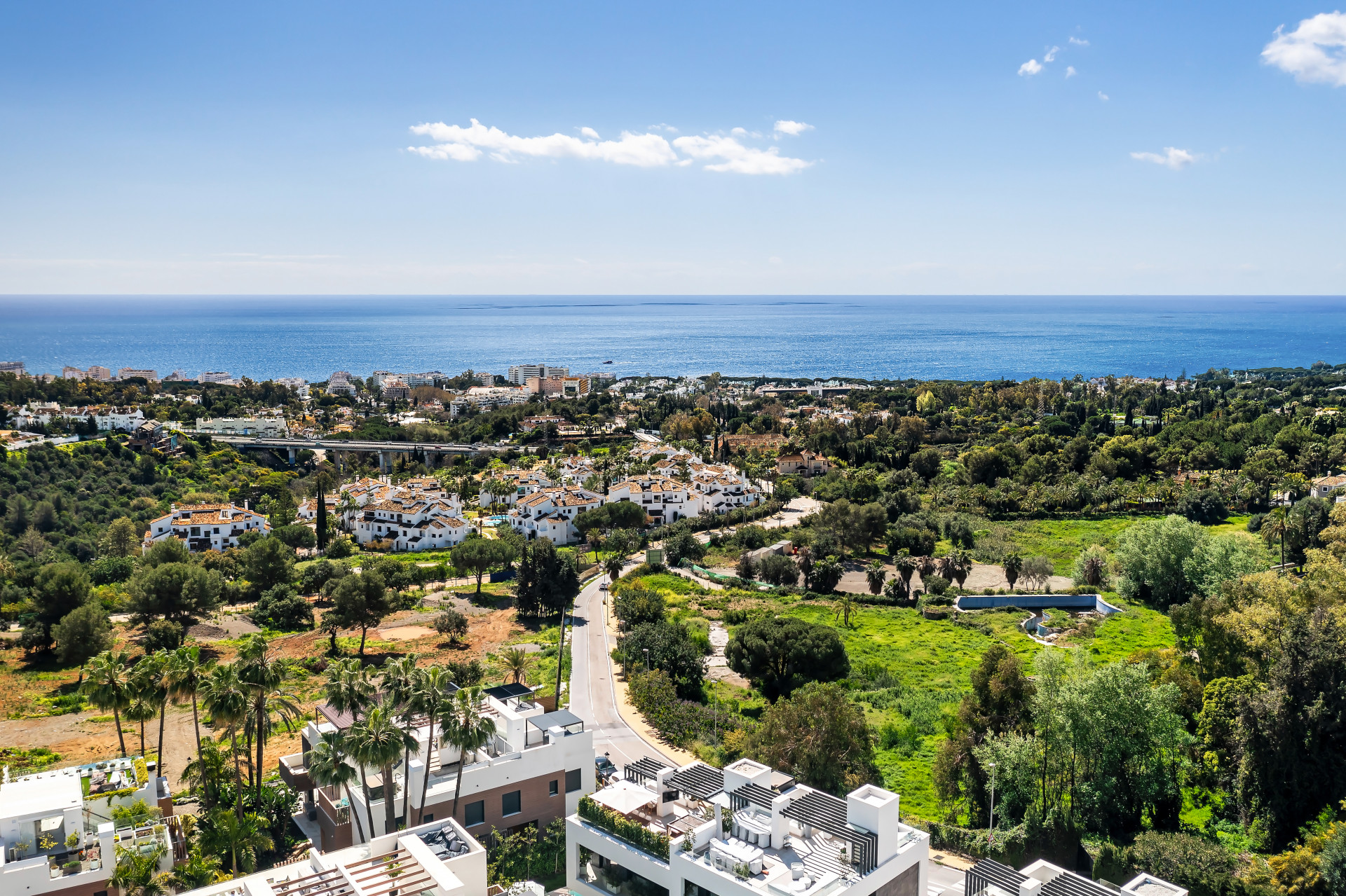 Lujosa villa en esquina en Sierra Blanca, Milla de Oro de Marbella