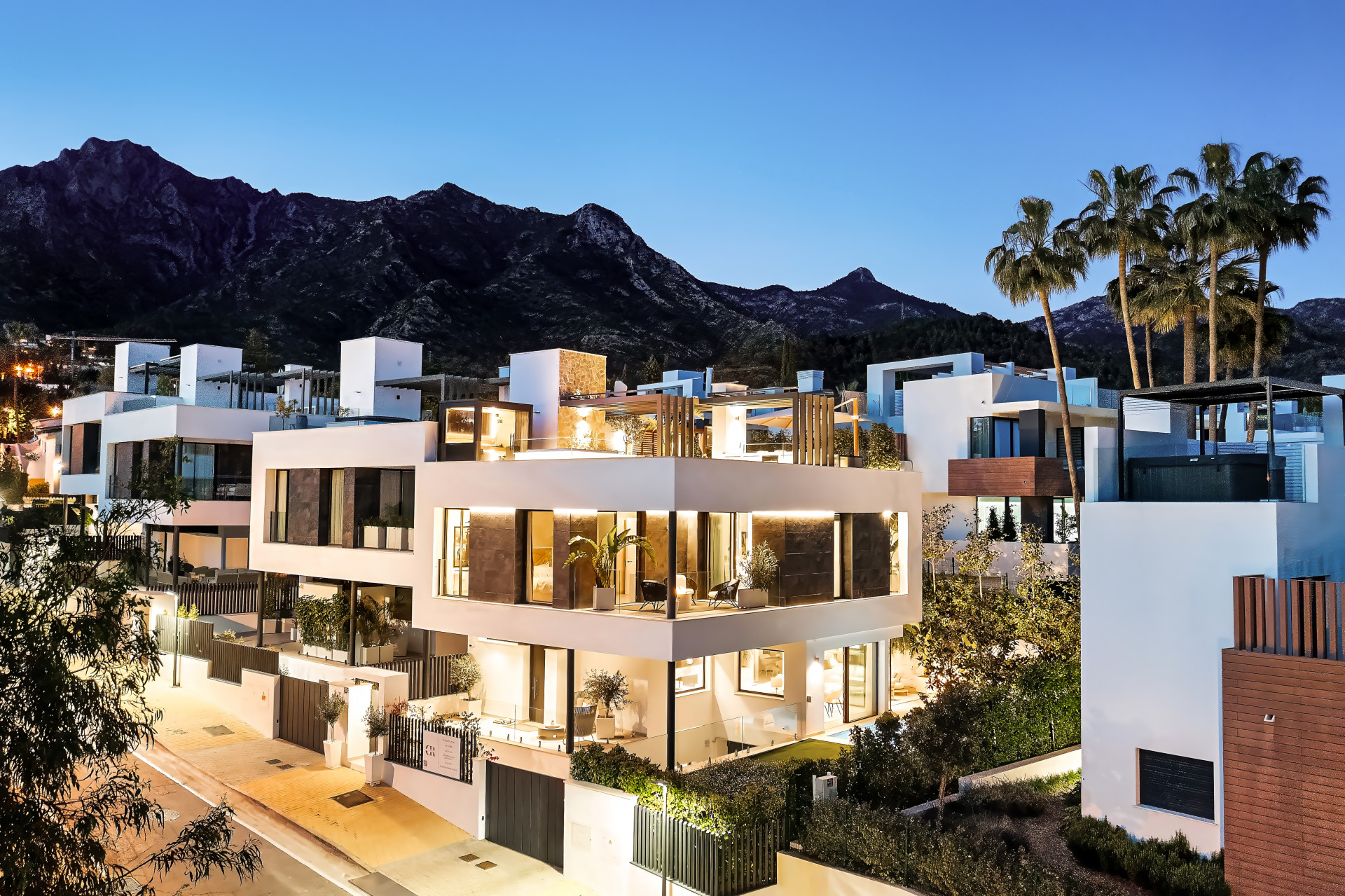 Lujosa villa en esquina en Sierra Blanca, Milla de Oro de Marbella