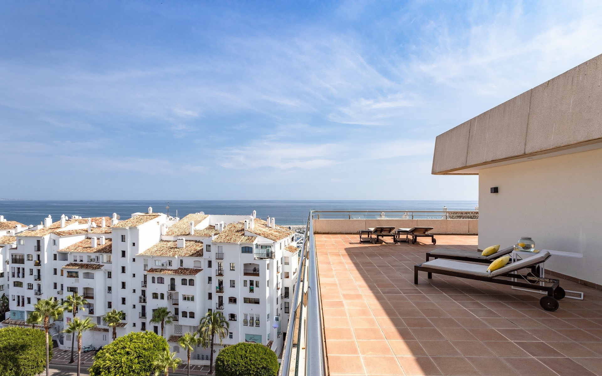 Ático con vistas panorámicas en Marina Banús, Marbella