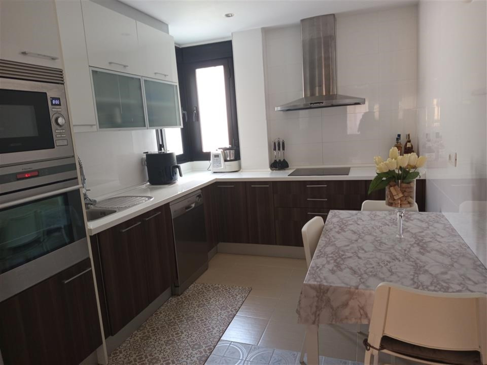 Contemporary apartment with expansive terrace in Selwo.