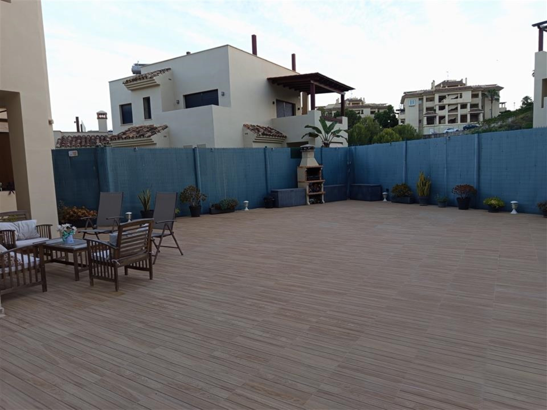 Contemporary apartment with expansive terrace in Selwo.