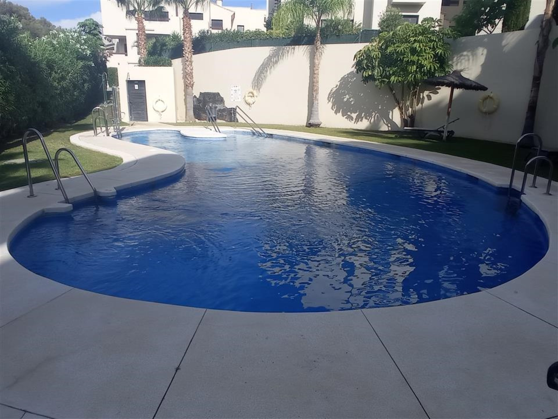 Contemporary apartment with expansive terrace in Selwo.
