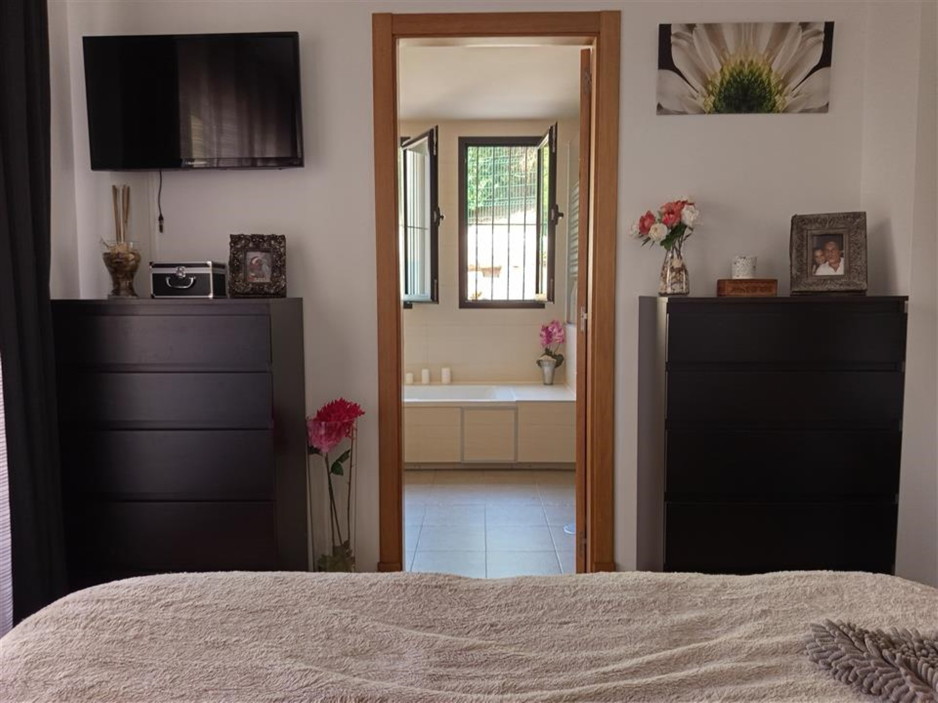 Contemporary apartment with expansive terrace in Selwo.