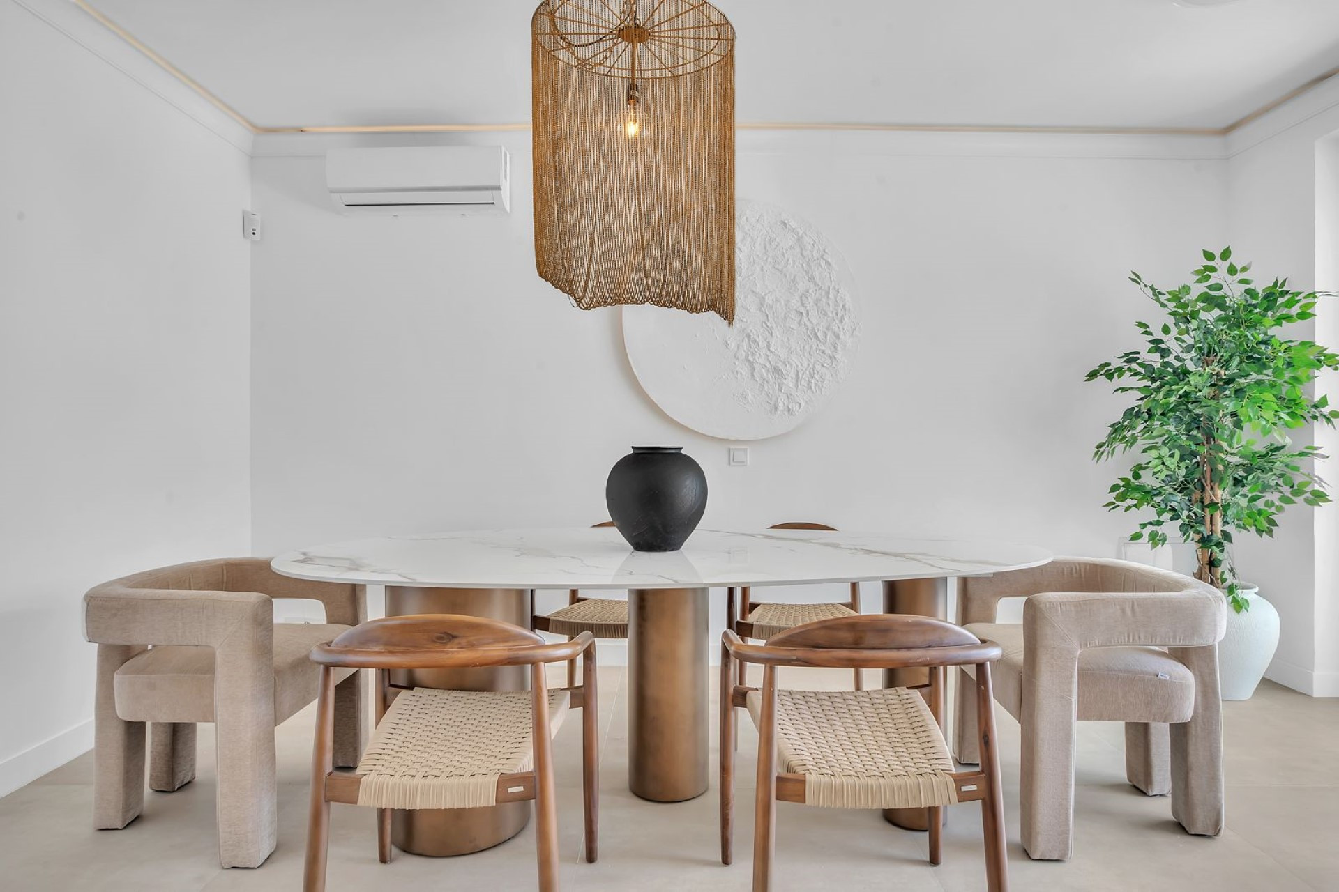 Elegante villa con piscina privada en El Chaparral, Mijas Costa