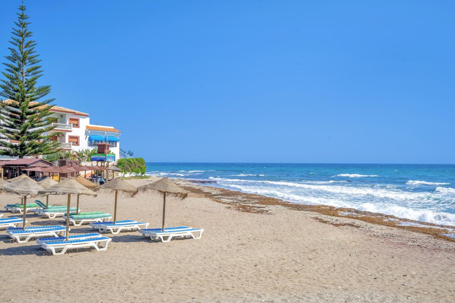 Elegante villa con piscina privada en El Chaparral, Mijas Costa