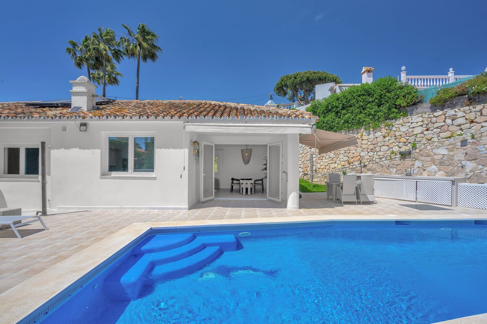 Elegante villa con piscina privada en El Chaparral, Mijas Costa