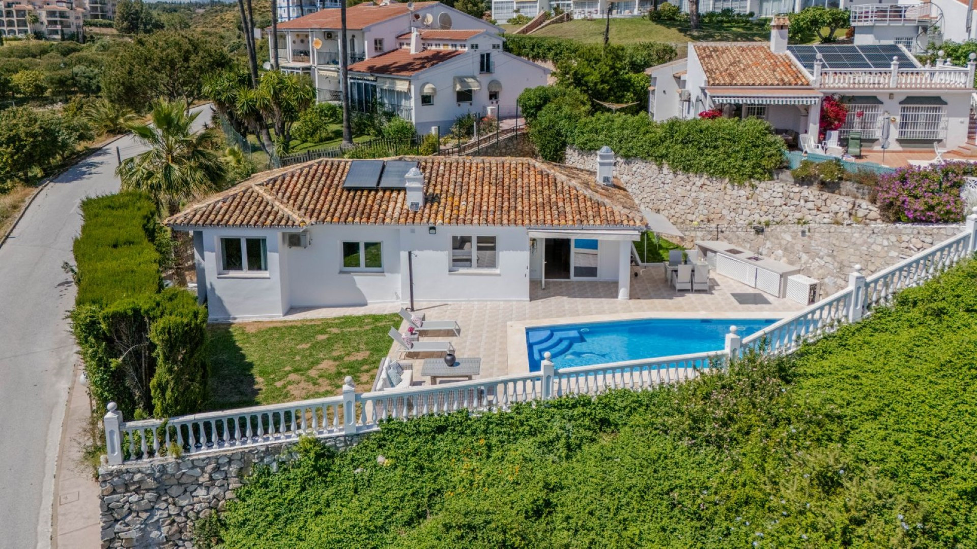 Elegante villa con piscina privada en El Chaparral, Mijas Costa