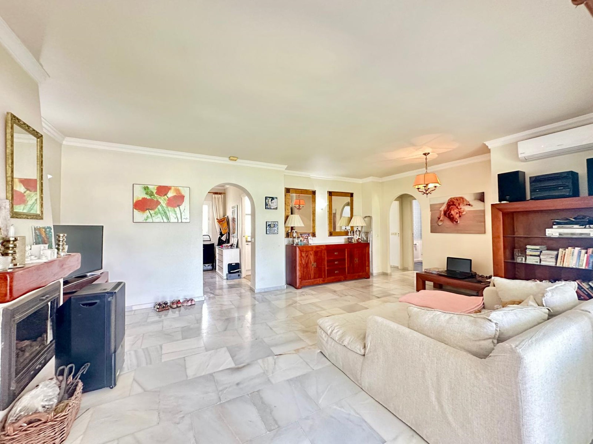 Bright and spacious ground floor apartment in El Paraiso, Estepona East