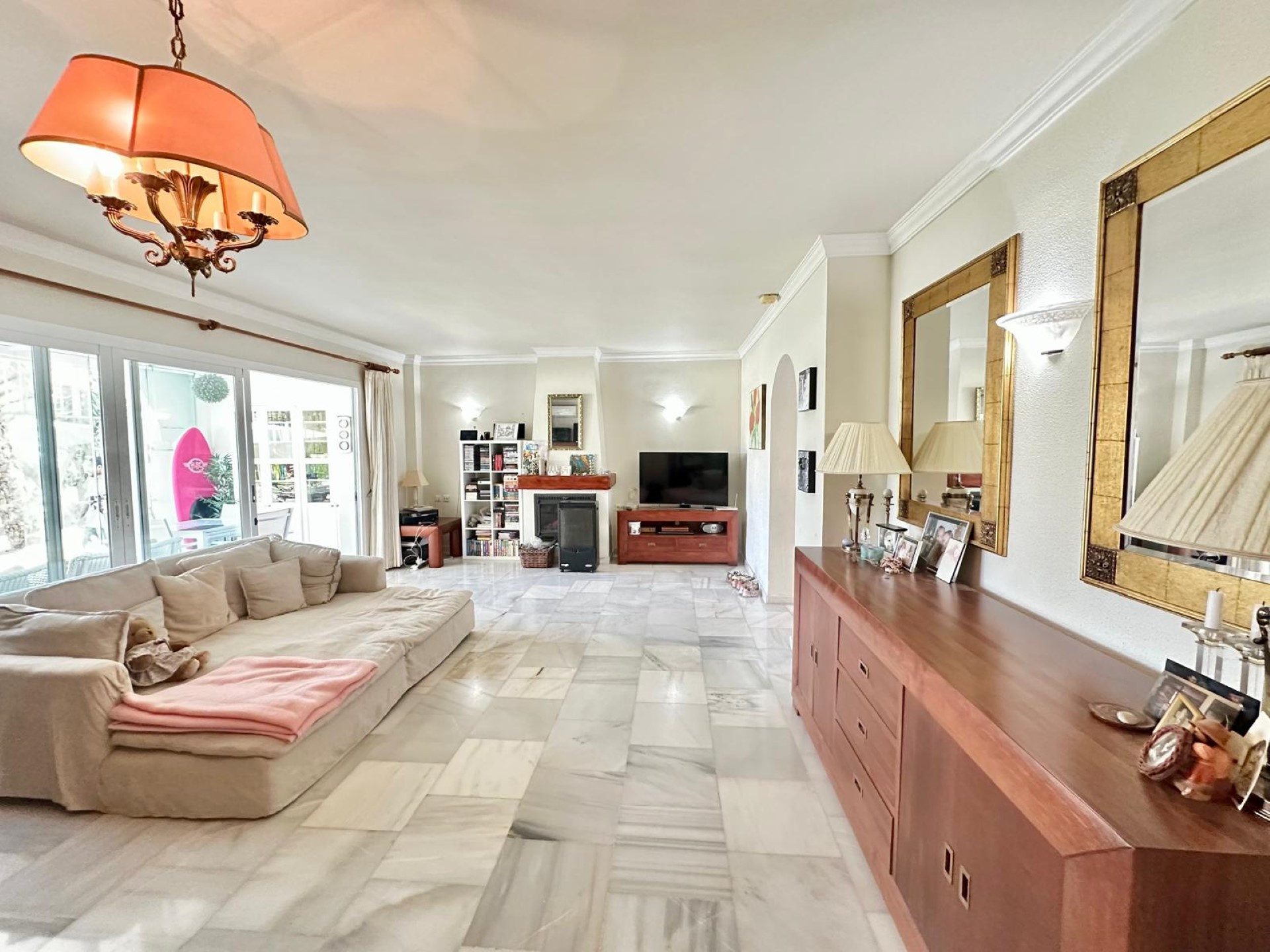 Bright and spacious ground floor apartment in El Paraiso, Estepona East