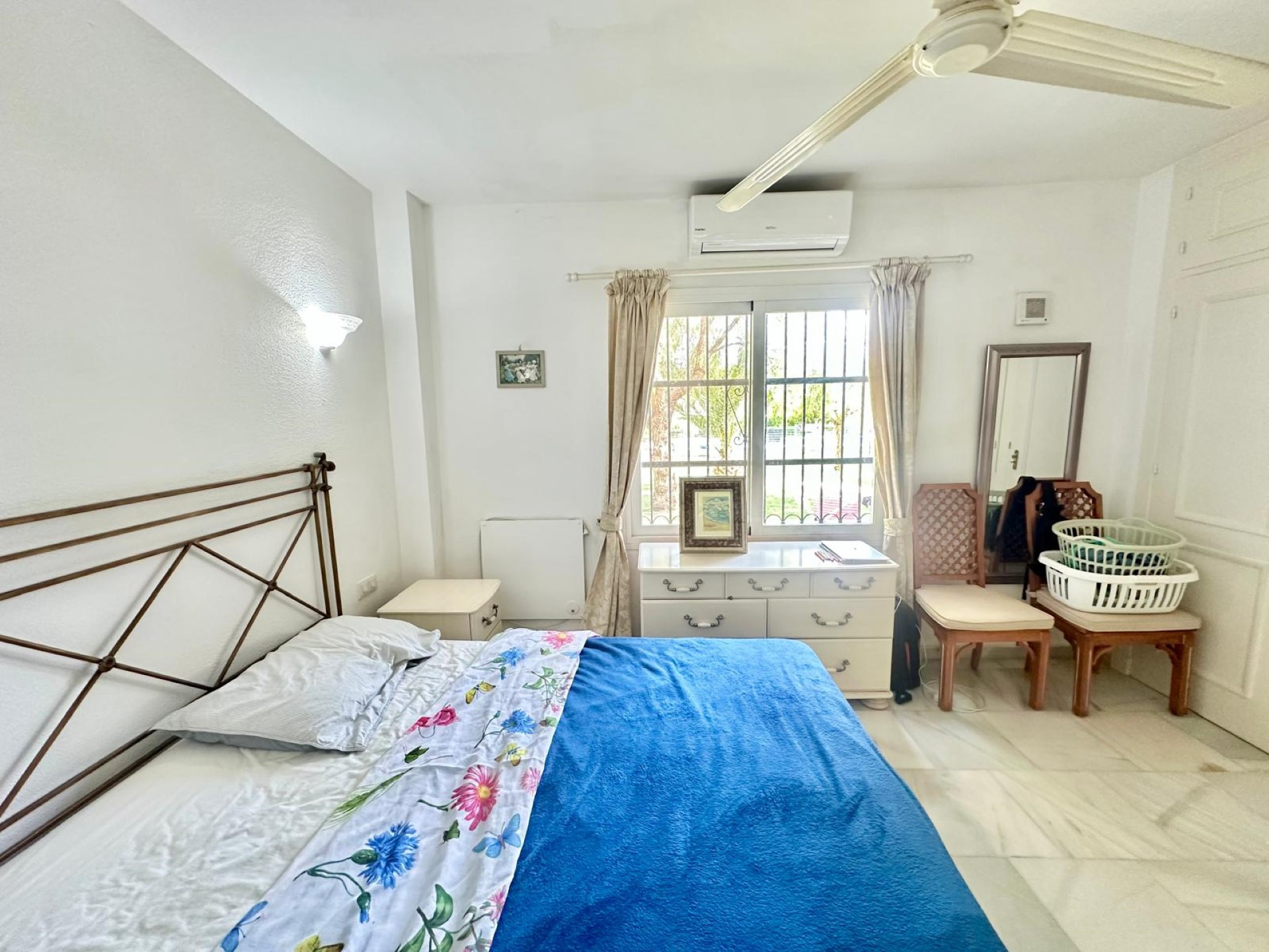 Bright and spacious ground floor apartment in El Paraiso, Estepona East