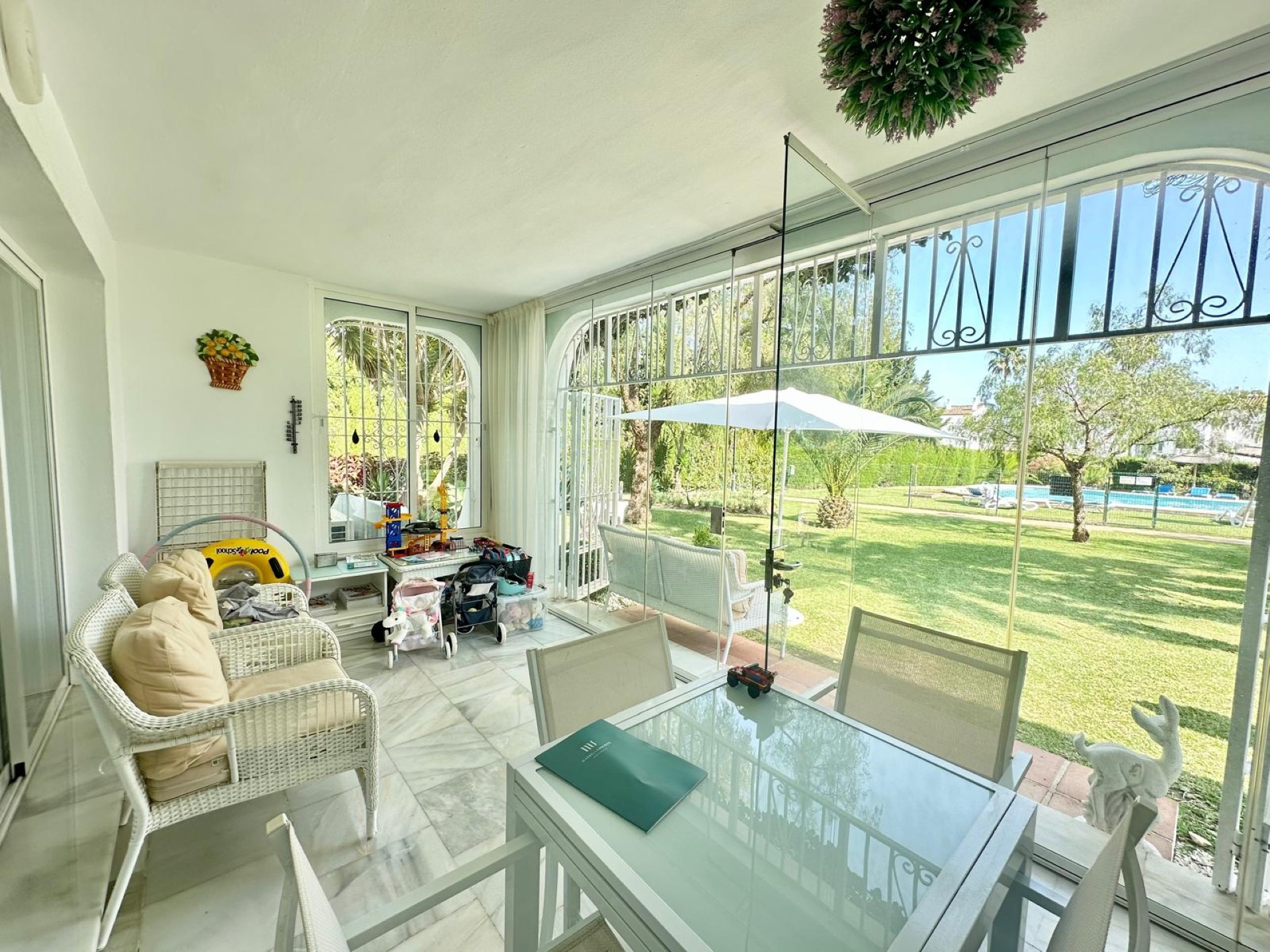 Bright and spacious ground floor apartment in El Paraiso, Estepona East