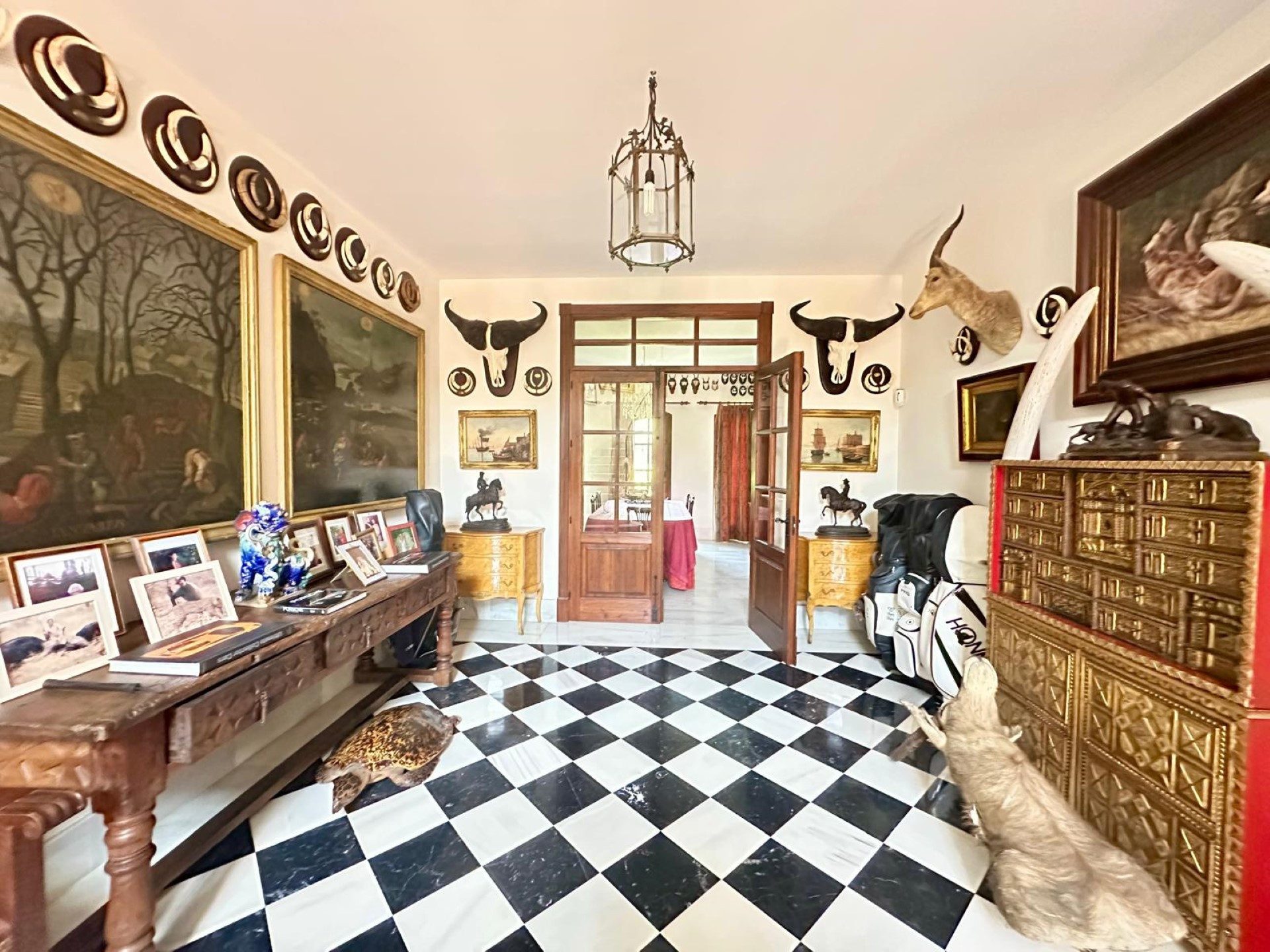 Exceptional frontline golf 5-bedroom villa in Guadalmina Alta