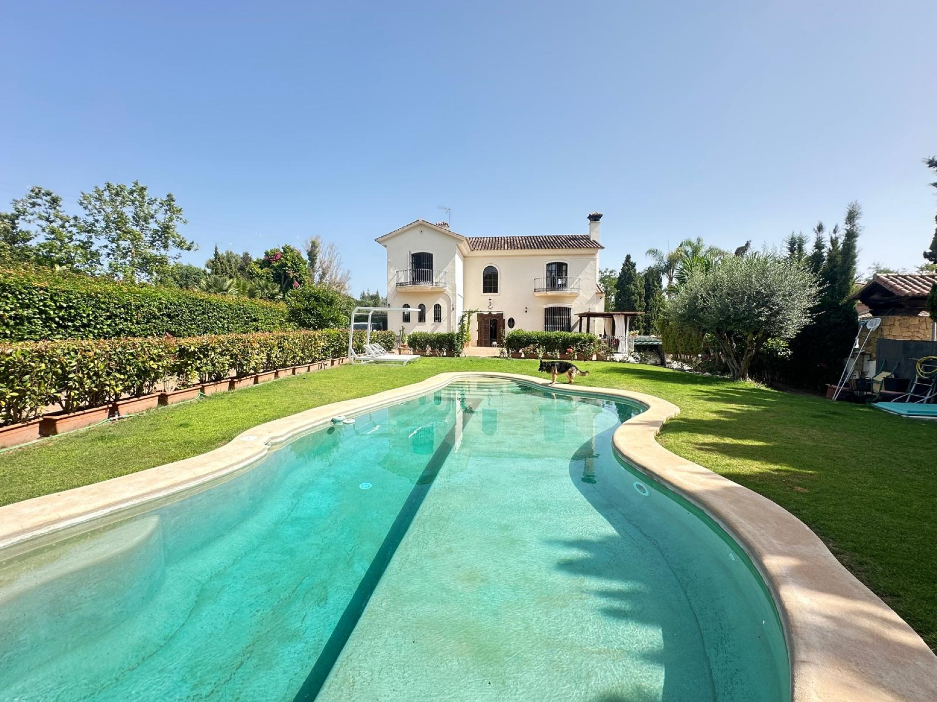 Exceptional frontline golf 5-bedroom villa in Guadalmina Alta