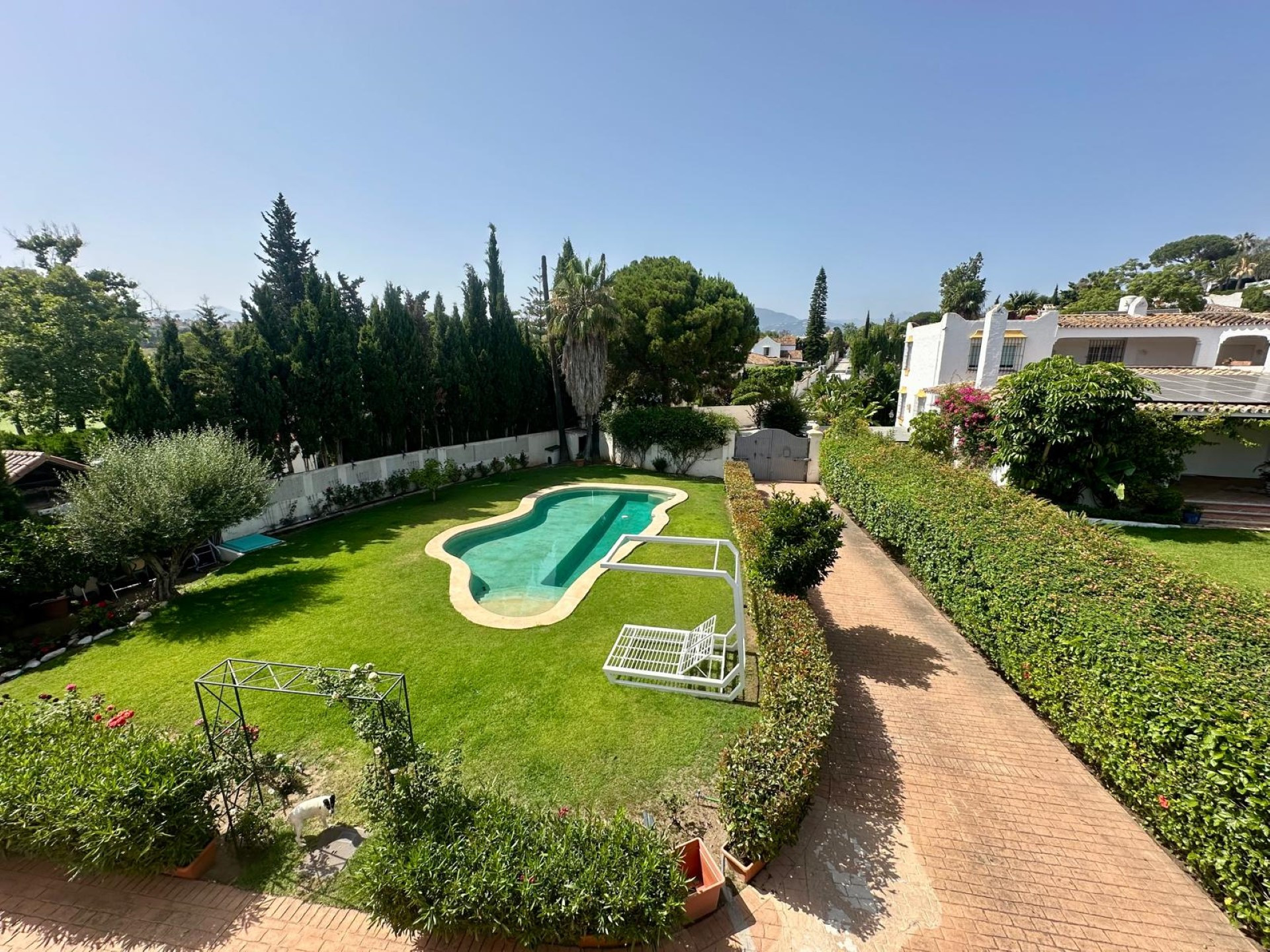 Exceptional frontline golf 5-bedroom villa in Guadalmina Alta