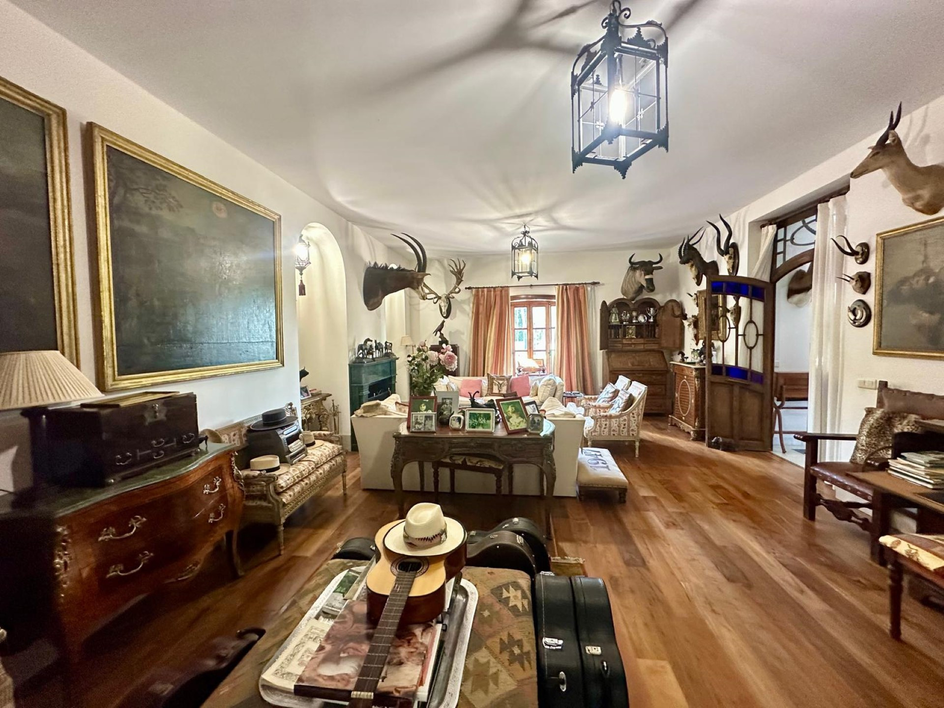 Exceptional frontline golf 5-bedroom villa in Guadalmina Alta