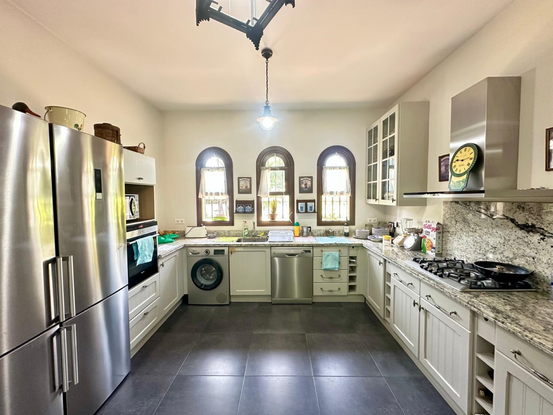 Exceptional frontline golf 5-bedroom villa in Guadalmina Alta