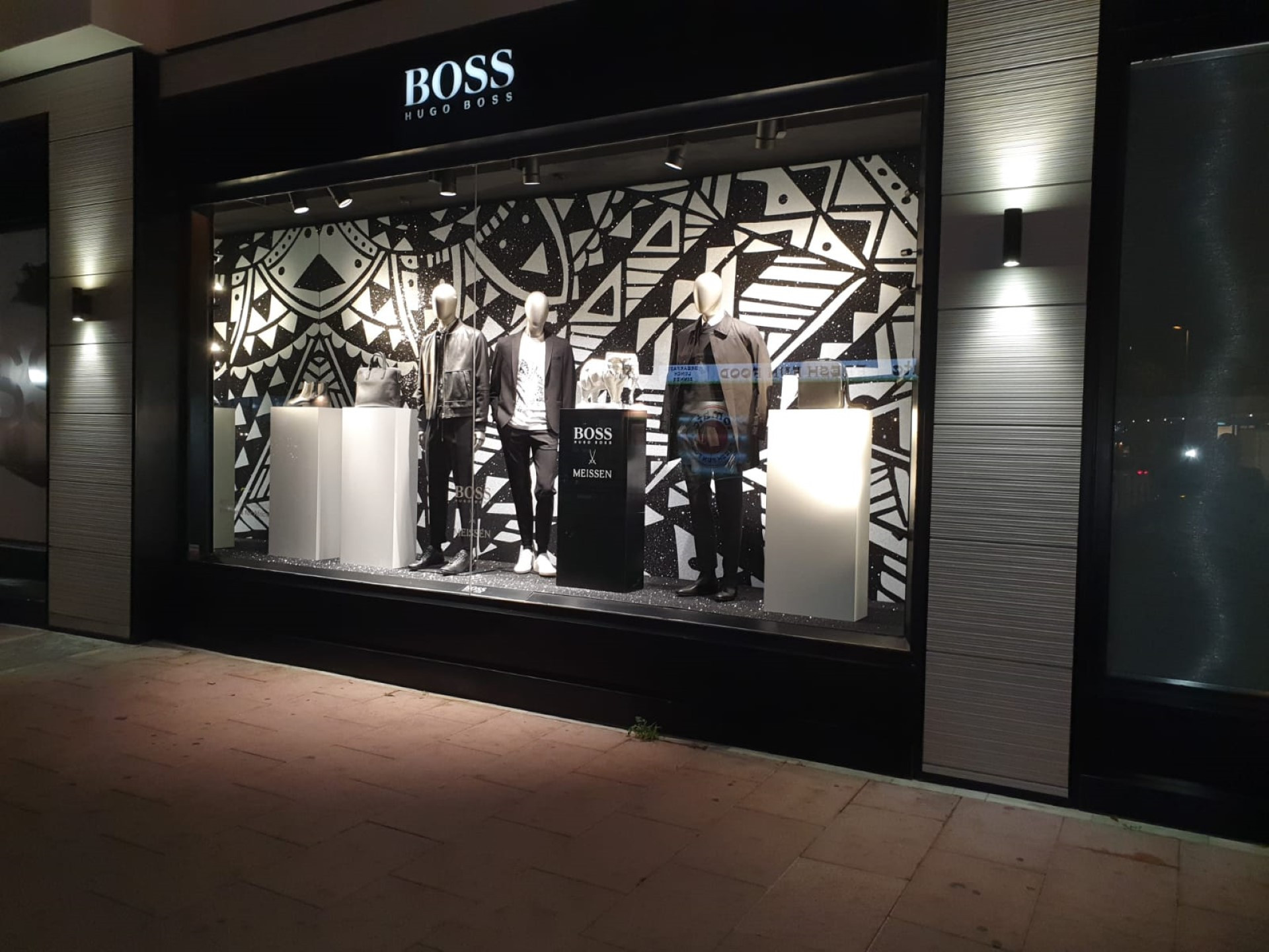 Amplio local comercial en Puerto Banús.