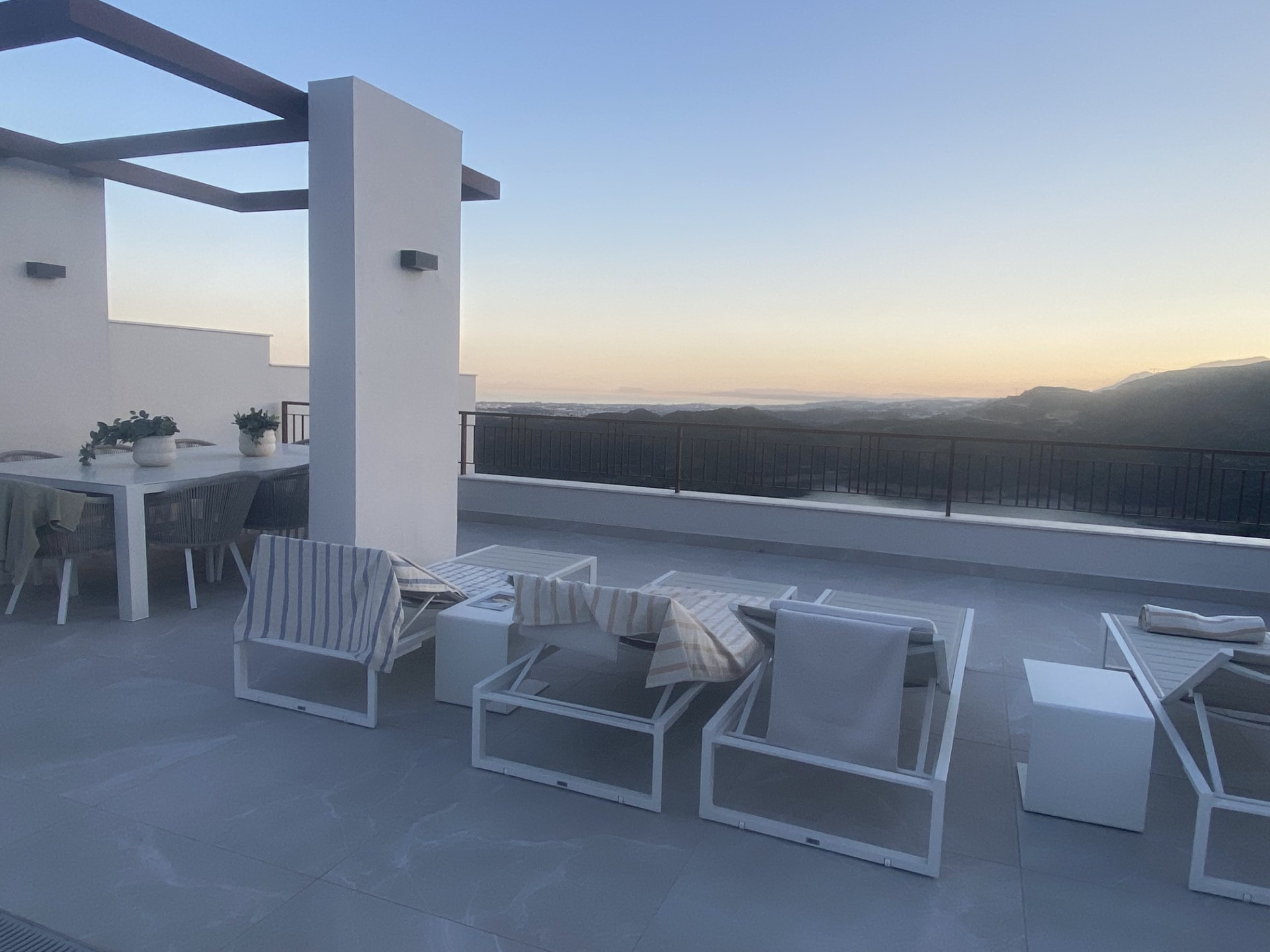 Brand new modern duplex penthouse with panoramic views in Almazara Hills, Istan