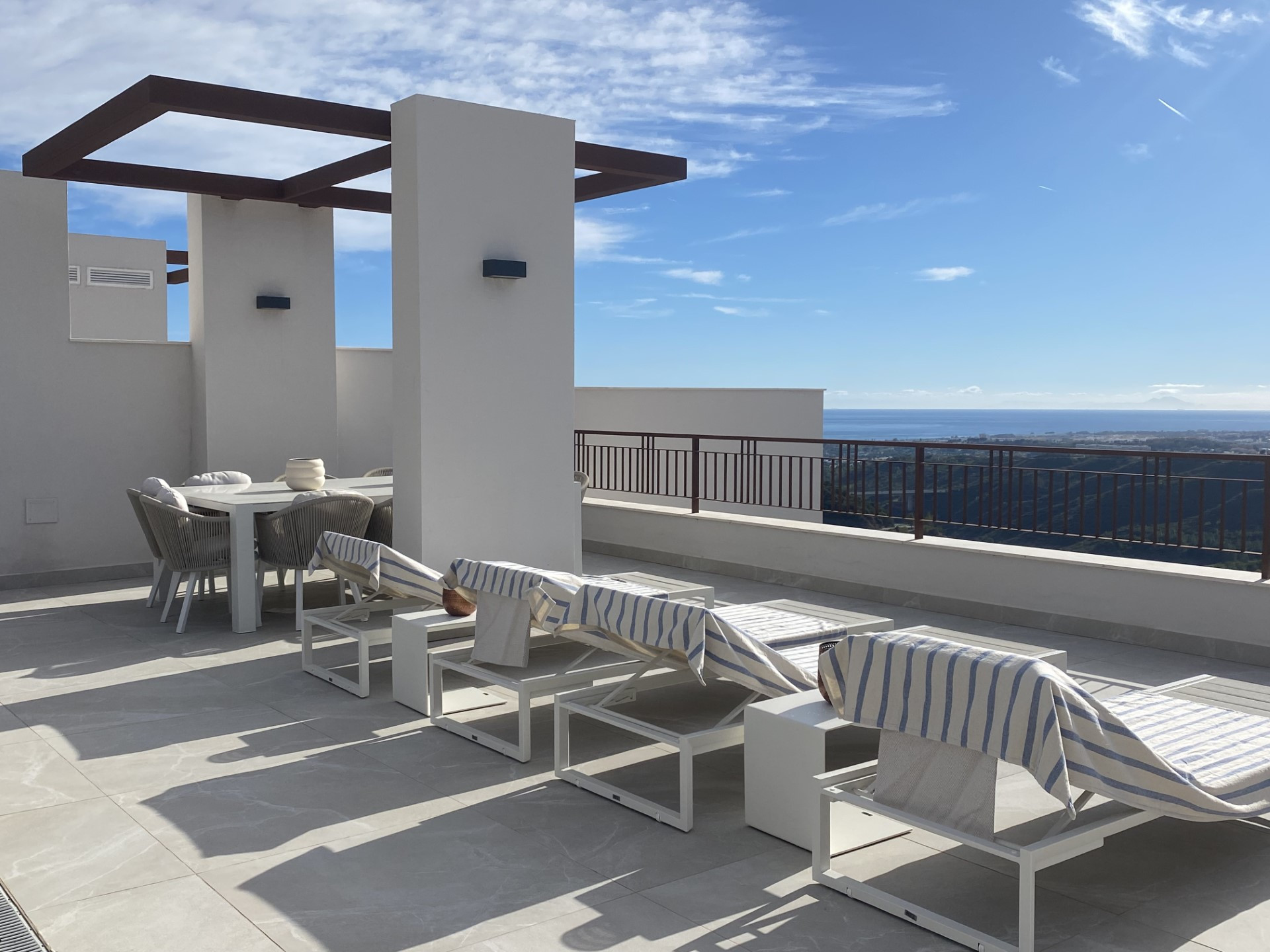 Brand new modern duplex penthouse with panoramic views in Almazara Hills, Istan