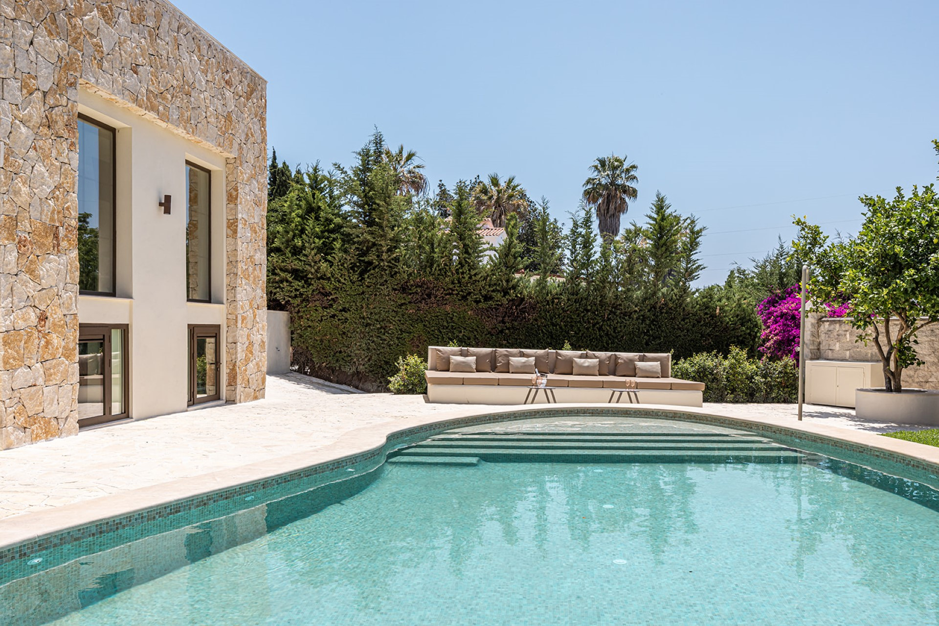 Luxurious 6-bedroom villa in Nueva Andalucia, Marbella
