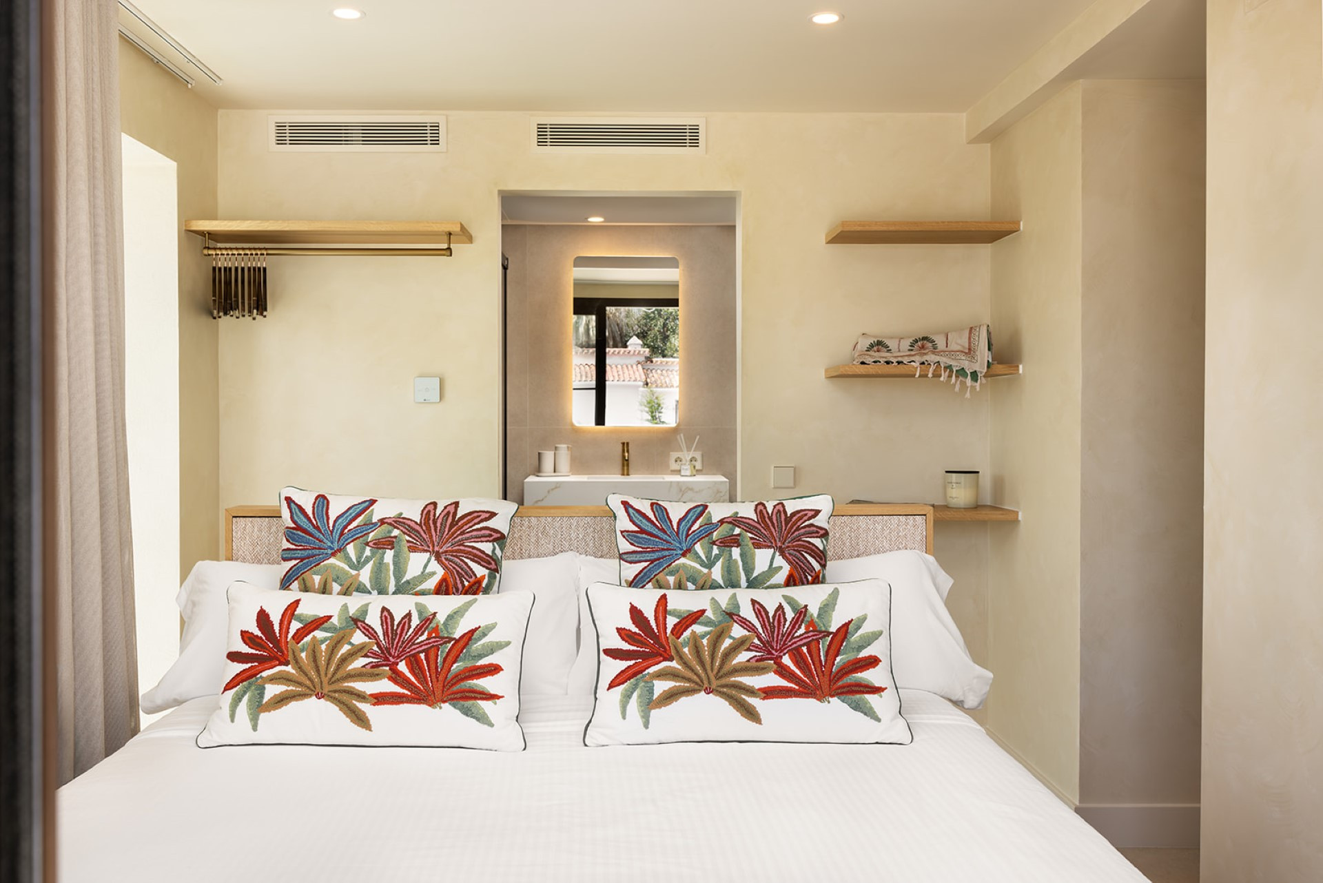 Luxurious 6-bedroom villa in Nueva Andalucia, Marbella