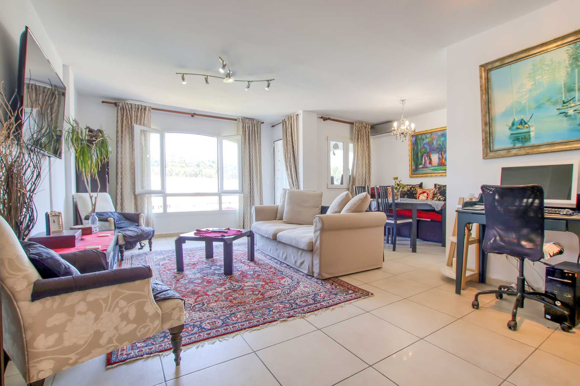 Elegante apartamento de 3 dormitorios en Nueva Andalucía, Marbella