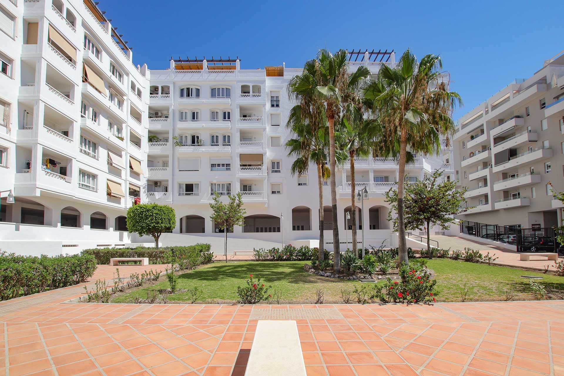 Elegante apartamento de 3 dormitorios en Nueva Andalucía, Marbella