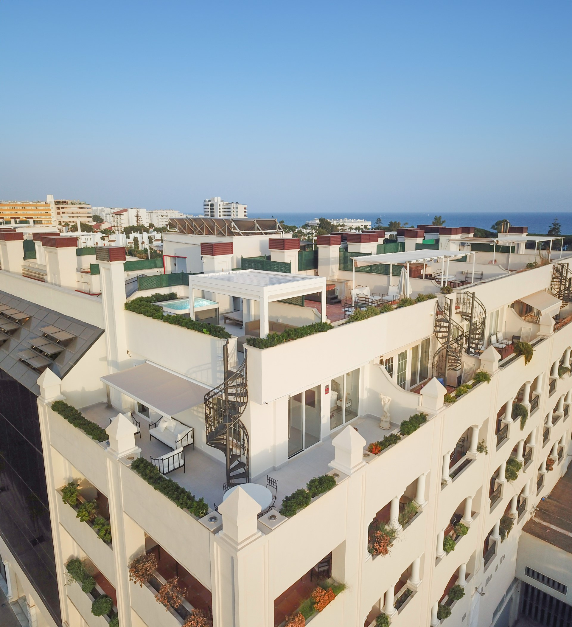 Elegant beachside penthouse in Guadalpin Suites, Marbella Golden Mile