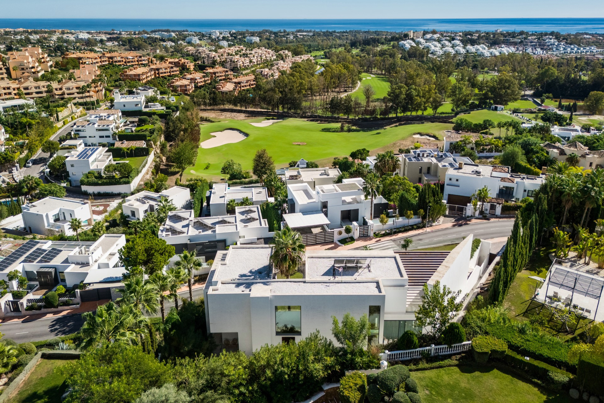 Sofisticada villa de estilo mediterráneo en La Alqueria con vistas