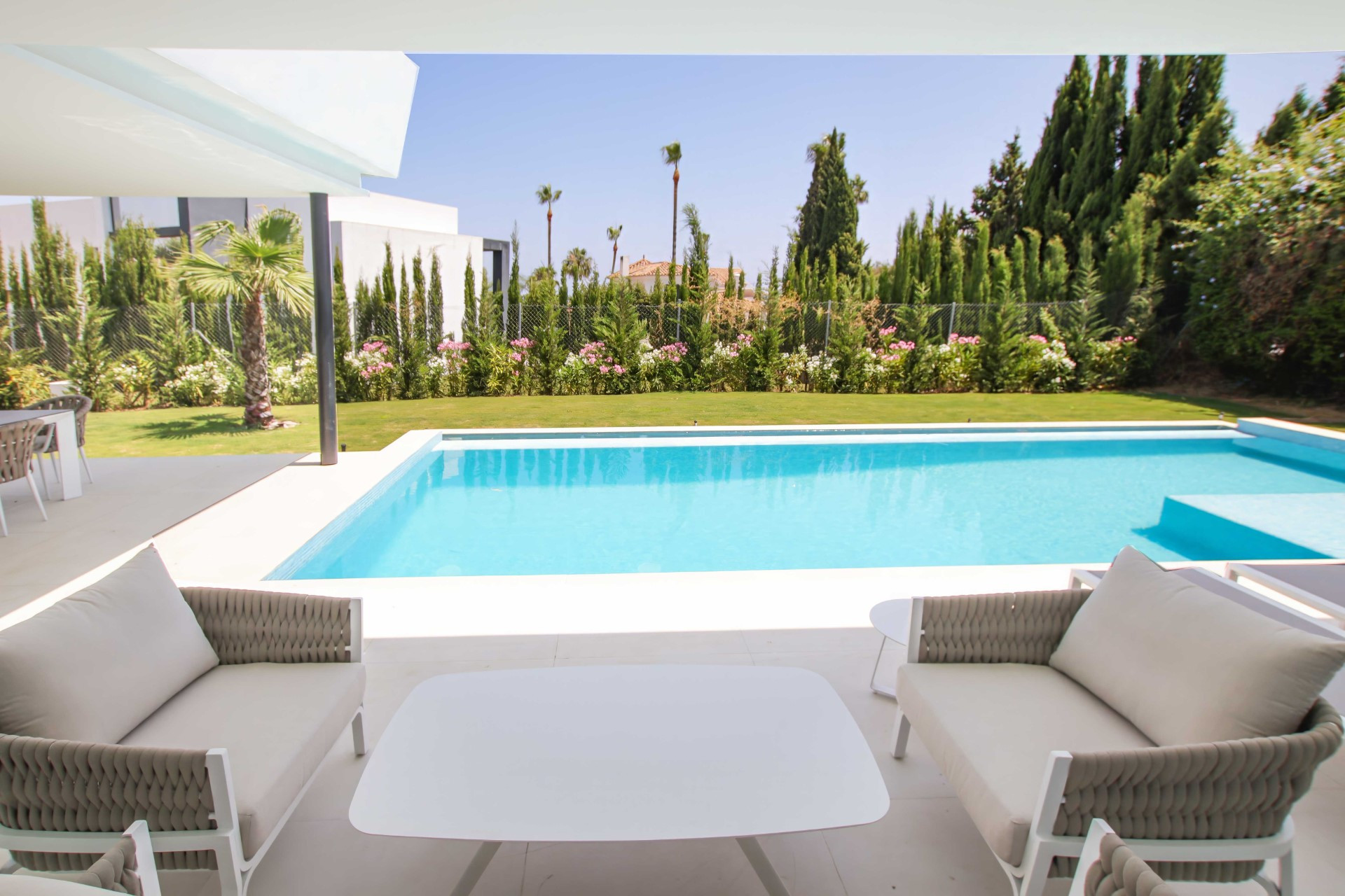 Impressive brand new 4 bedroom villa with infinity pool in Valle Romano, Estepona