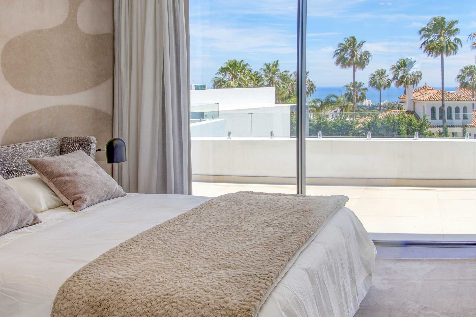 Impressive brand new 4 bedroom villa with infinity pool in Valle Romano, Estepona