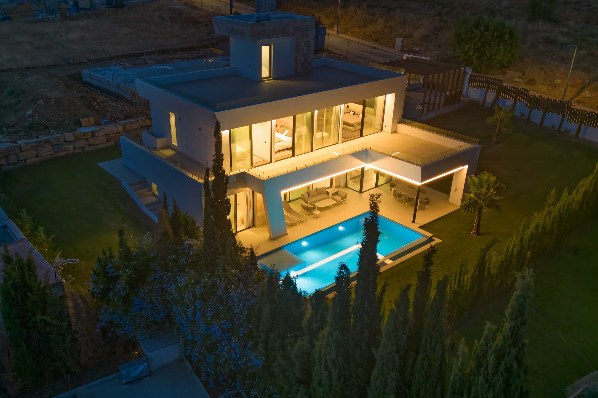 Impressive brand new 4 bedroom villa with infinity pool in Valle Romano, Estepona