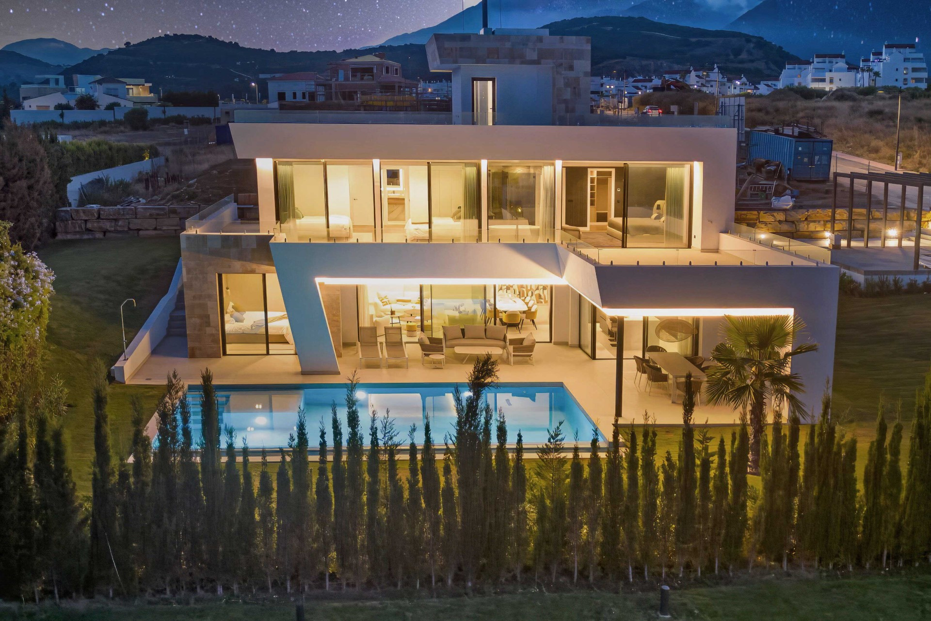 Impressive brand new 4 bedroom villa with infinity pool in Valle Romano, Estepona