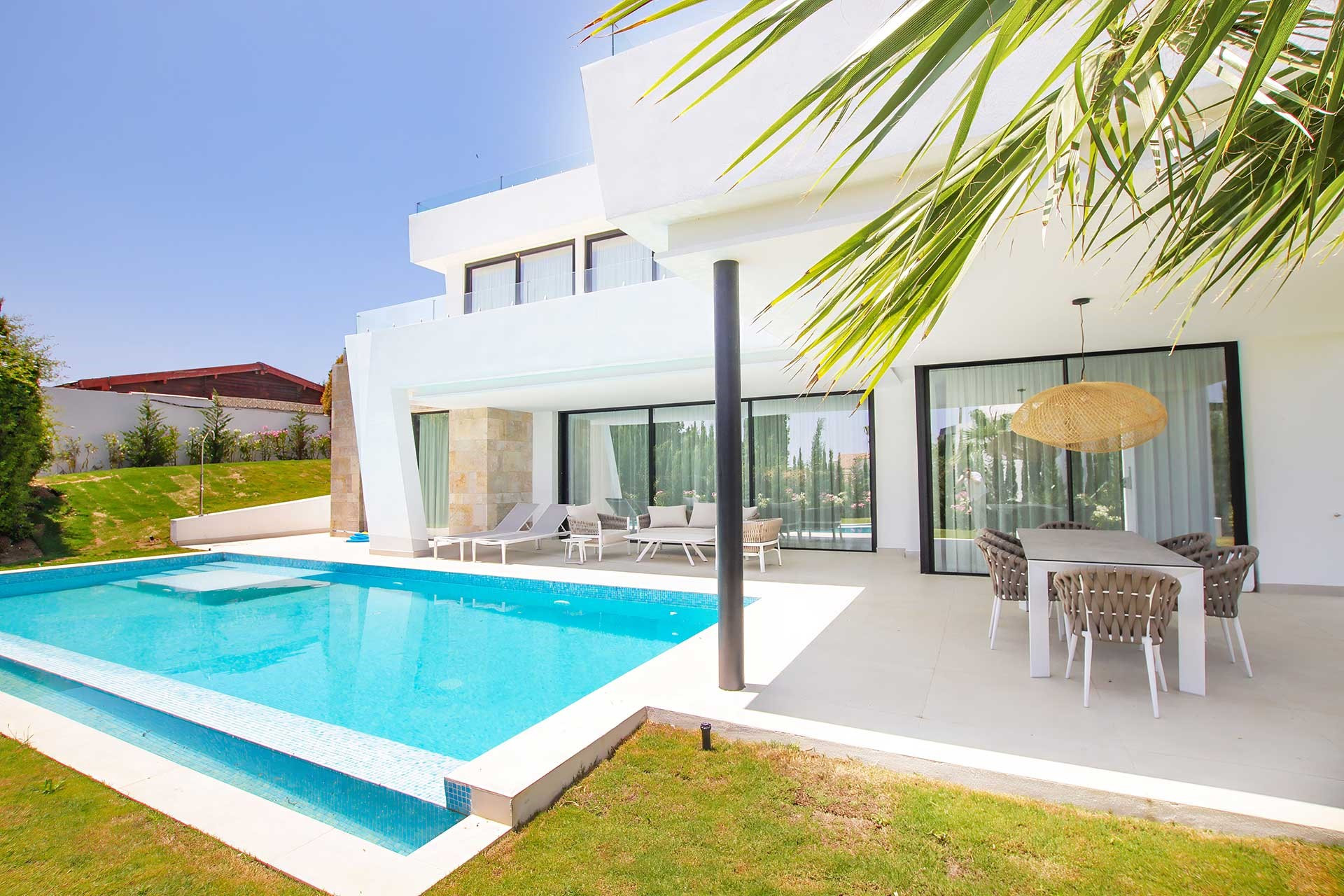 Impressive brand new 4 bedroom villa with infinity pool in Valle Romano, Estepona