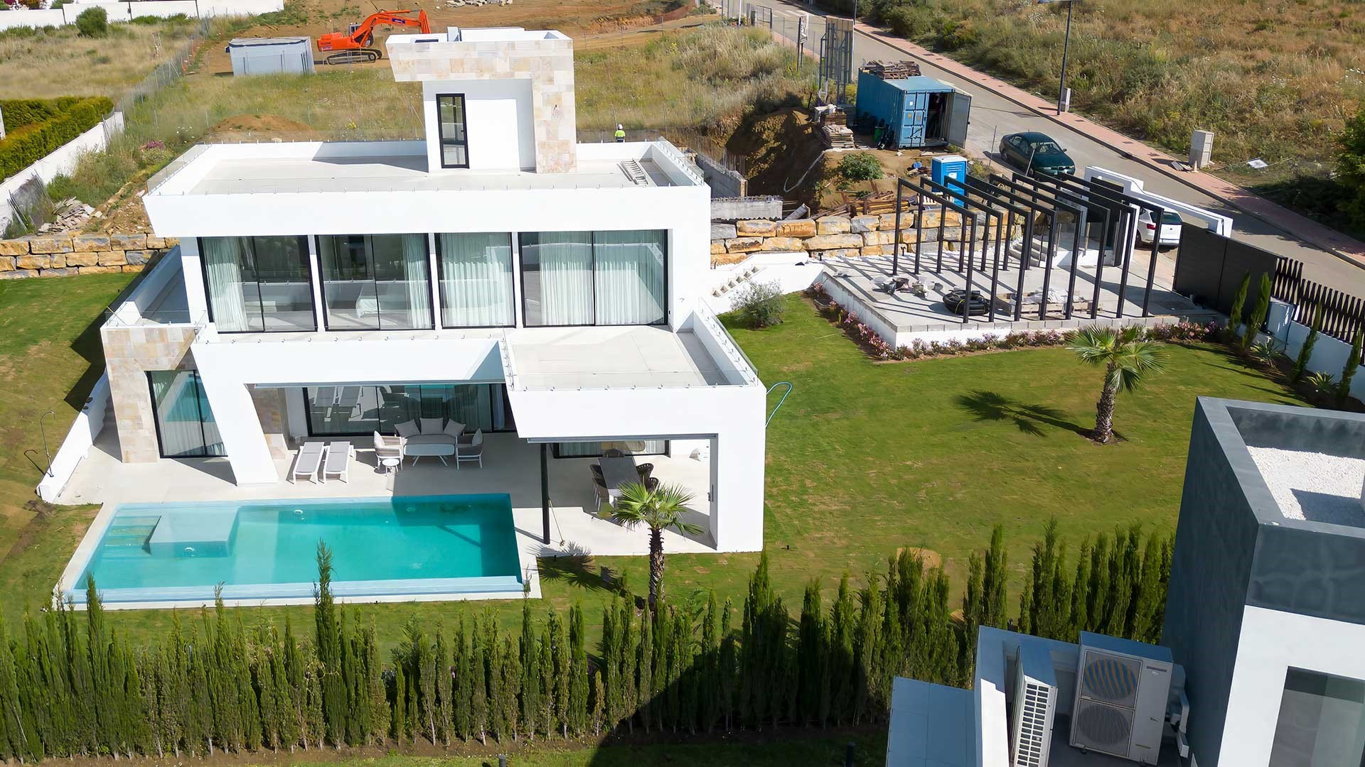 Impressive brand new 4 bedroom villa with infinity pool in Valle Romano, Estepona