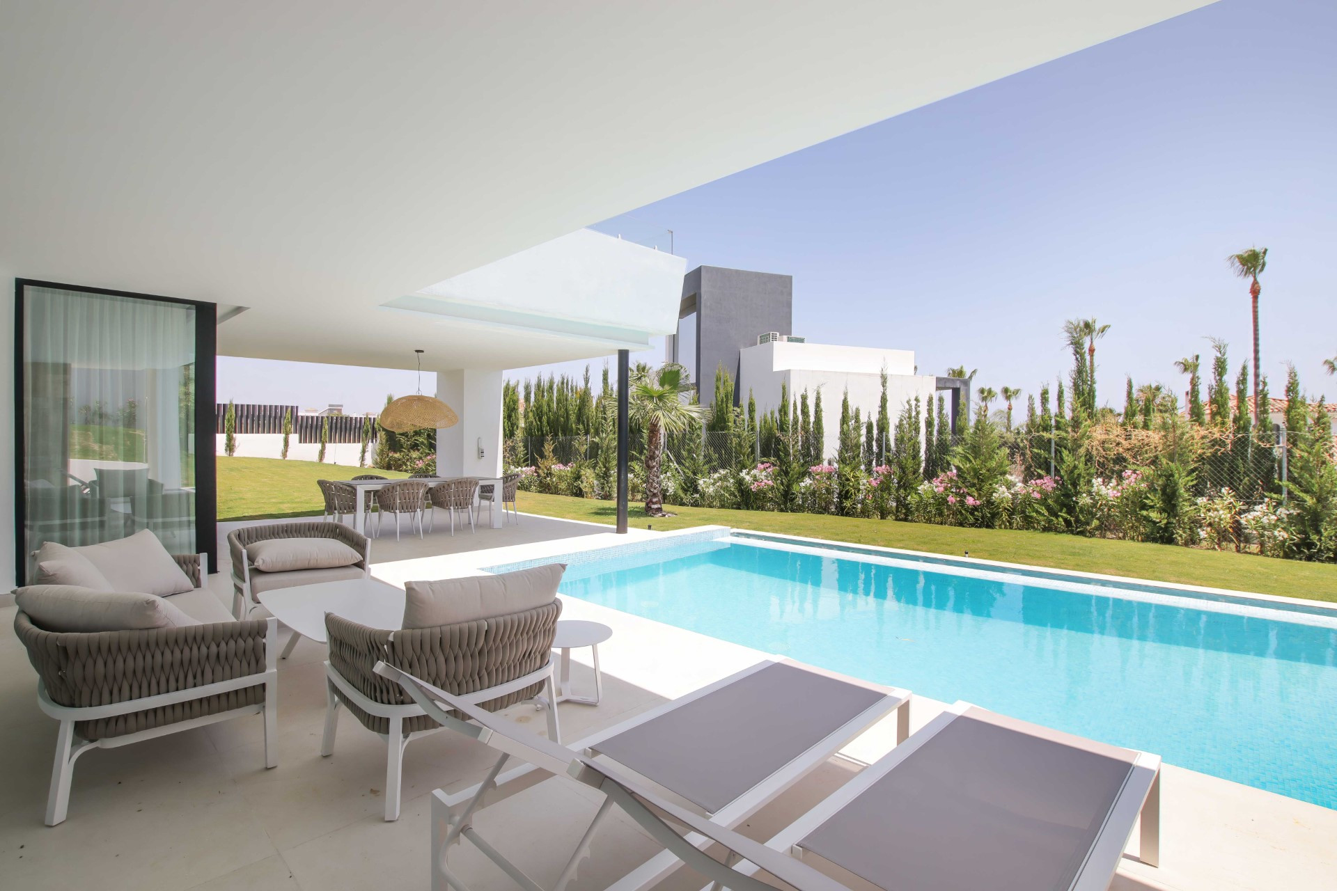Impressive brand new 4 bedroom villa with infinity pool in Valle Romano, Estepona