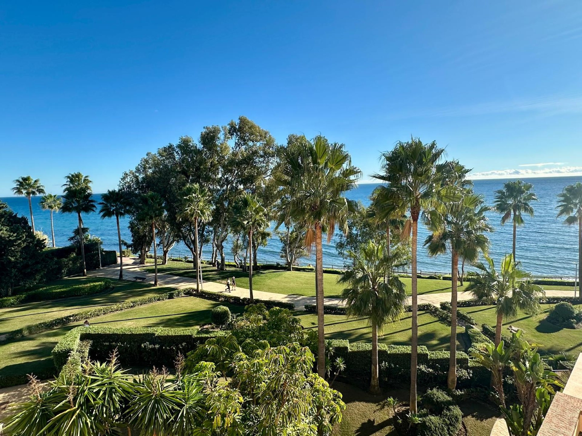 Apartamento frente a la playa con vistas panorámicas al mar en Bahía de la Plata, Estepona