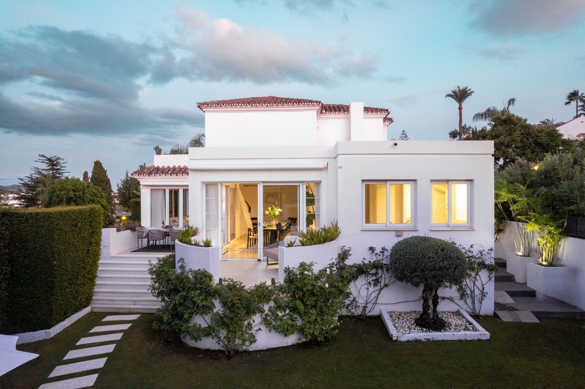 Lujosa villa de 4 dormitorios en Las Brisas, Nueva Andalucia