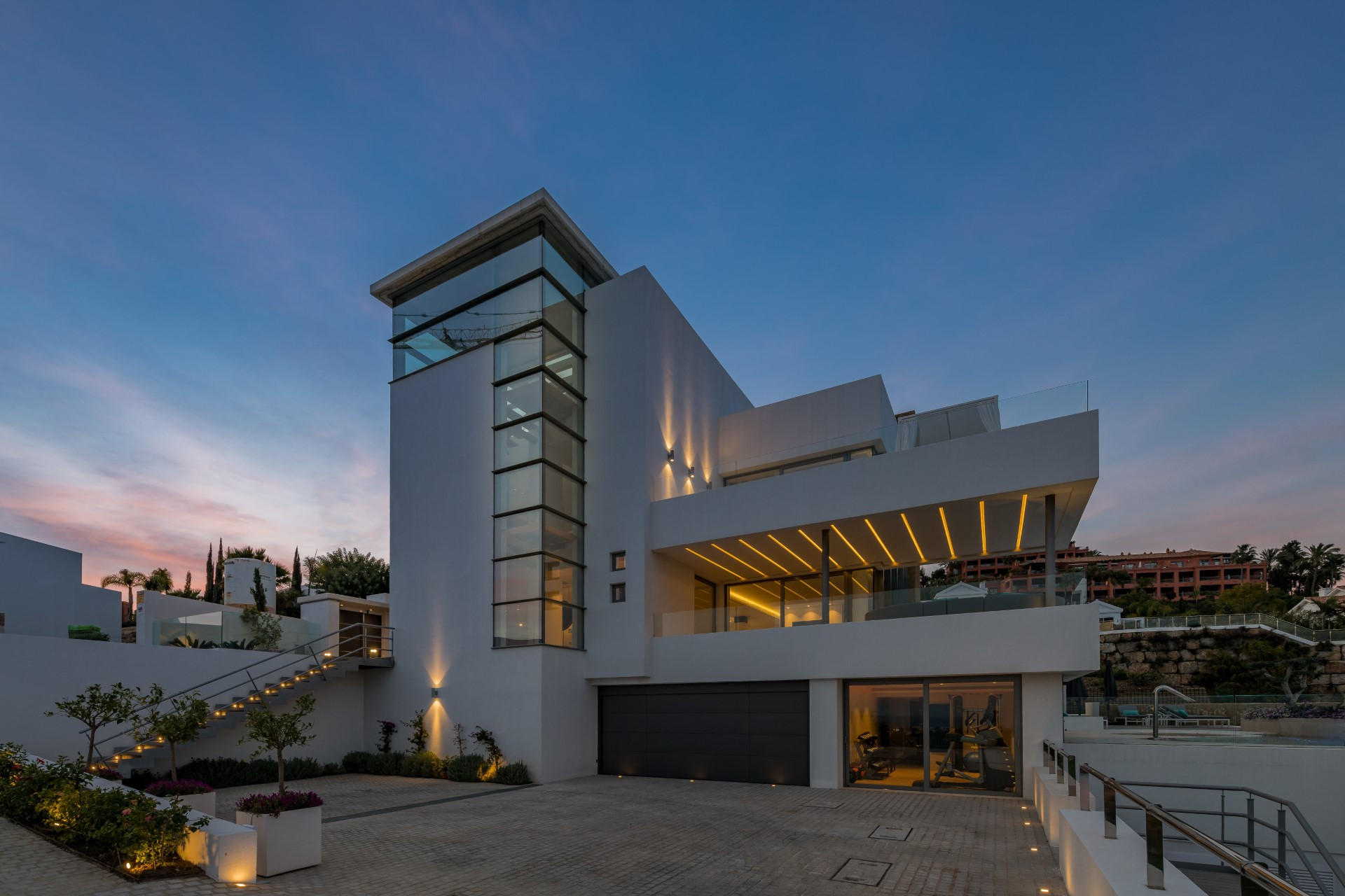 Villa de estilo ultra contemporáneo en primera línea de golf en Los Flamingos Golf, Benahavis