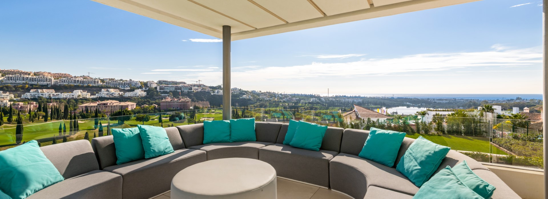 Villa de estilo ultra contemporáneo en primera línea de golf en Los Flamingos Golf, Benahavis