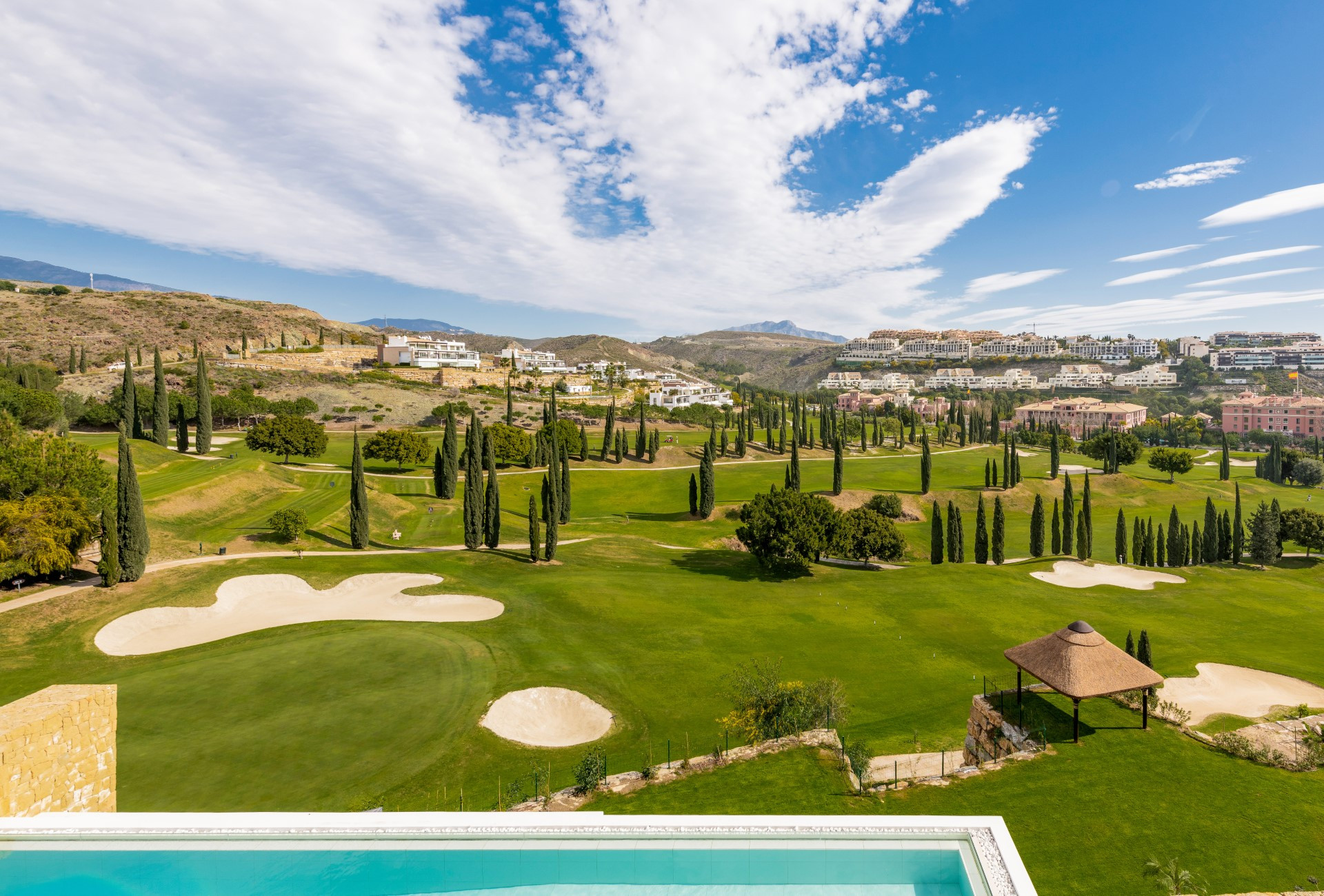 Ultracontemporary style frontline golf villa in Los Flamingos Golf, Benahavis