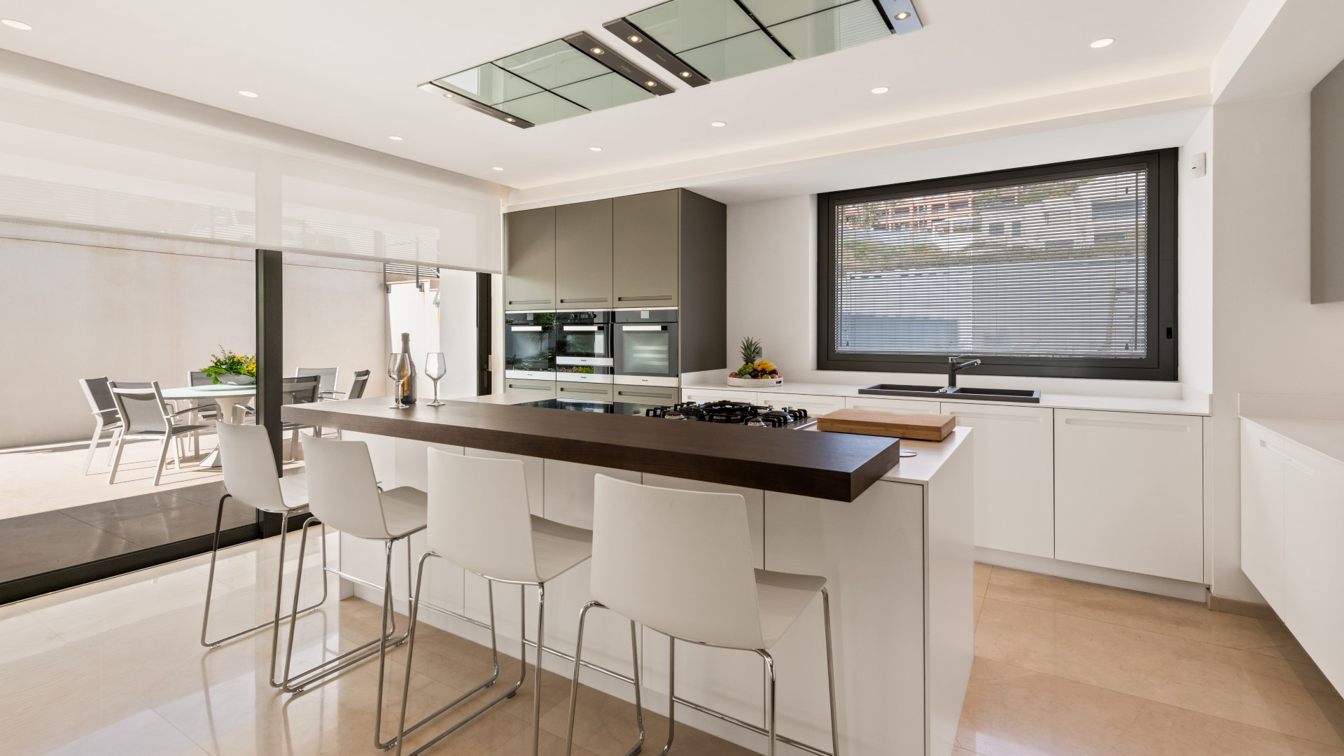 Villa de estilo ultra contemporáneo en primera línea de golf en Los Flamingos Golf, Benahavis