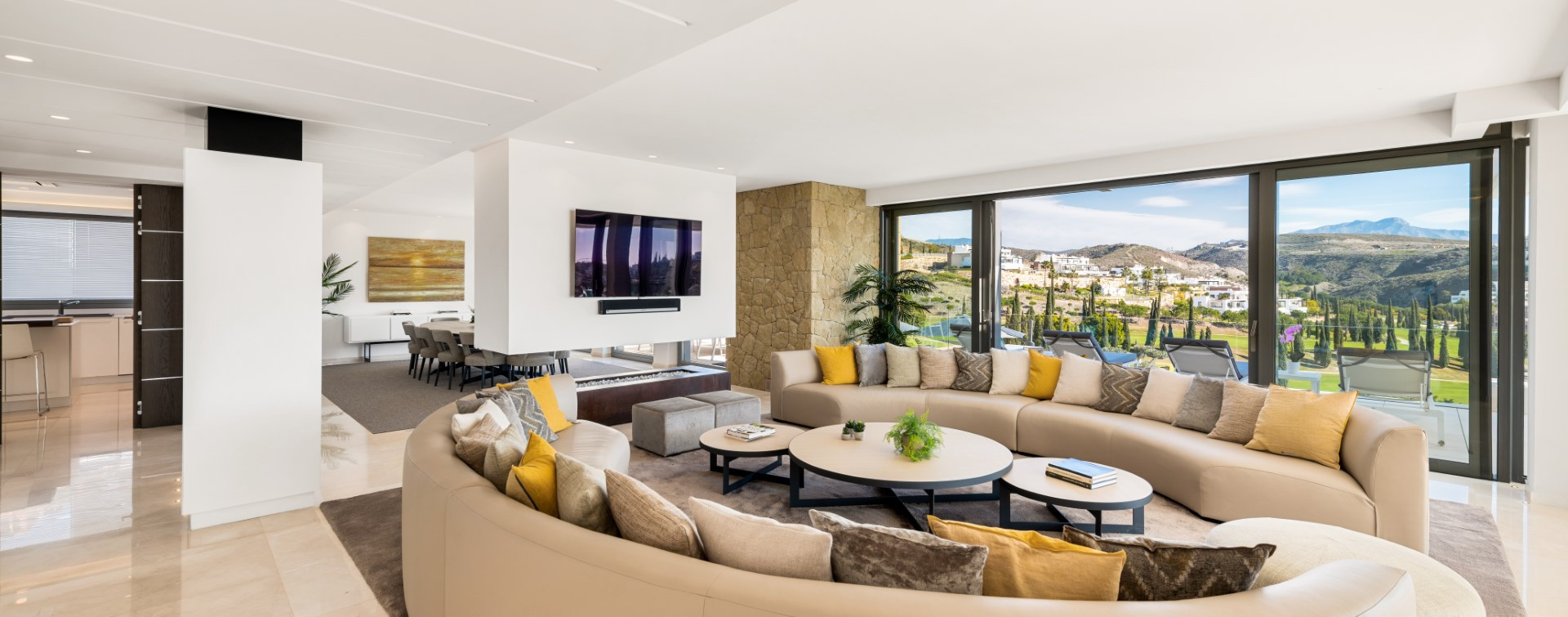 Villa de estilo ultra contemporáneo en primera línea de golf en Los Flamingos Golf, Benahavis