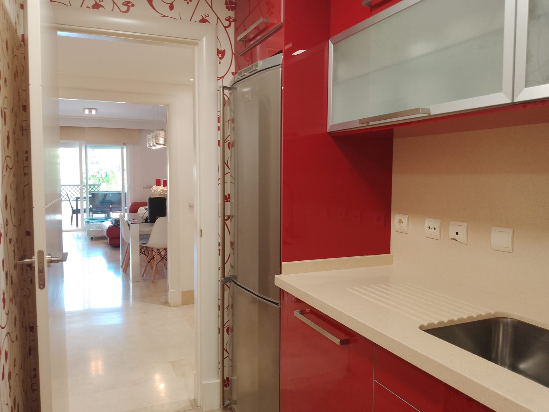 Apartamento de planta baja de 2 dormitorios junto a la playa en Terrazas de Banús, Puerto Banús