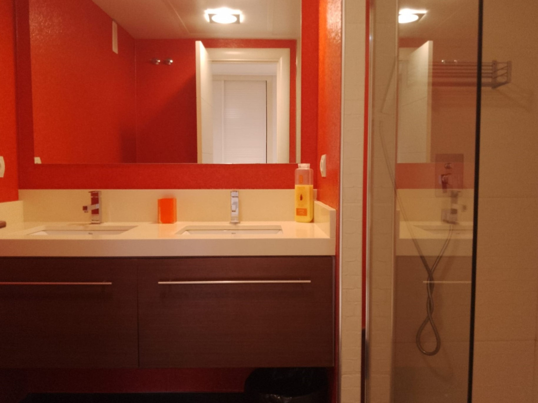Apartamento de planta baja de 2 dormitorios junto a la playa en Terrazas de Banús, Puerto Banús