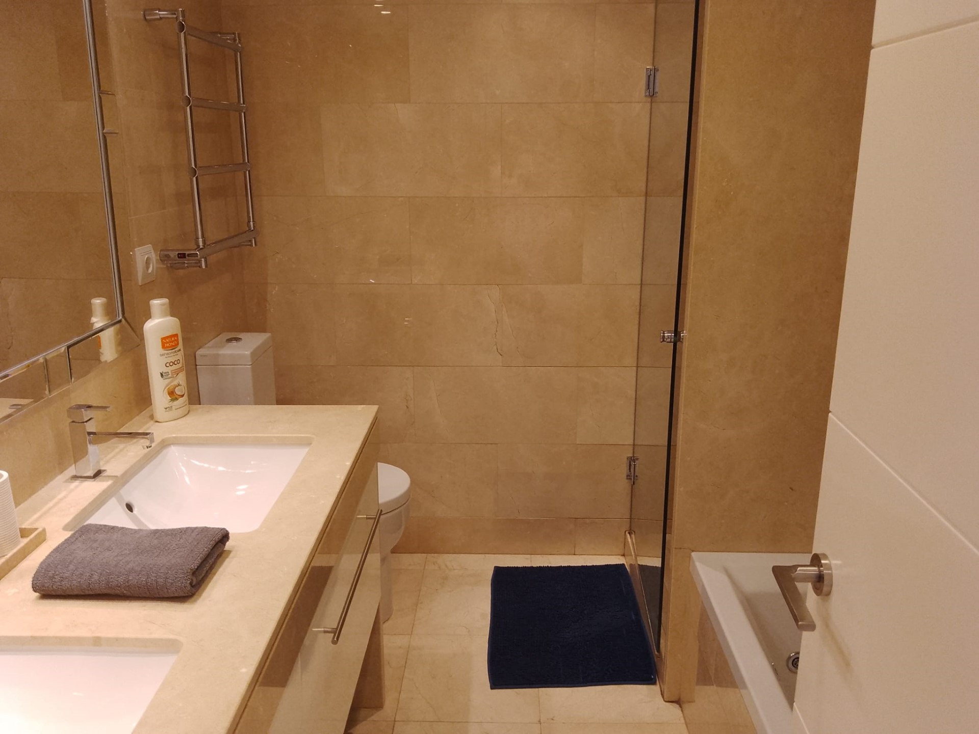 Apartamento de planta baja de 2 dormitorios junto a la playa en Terrazas de Banús, Puerto Banús