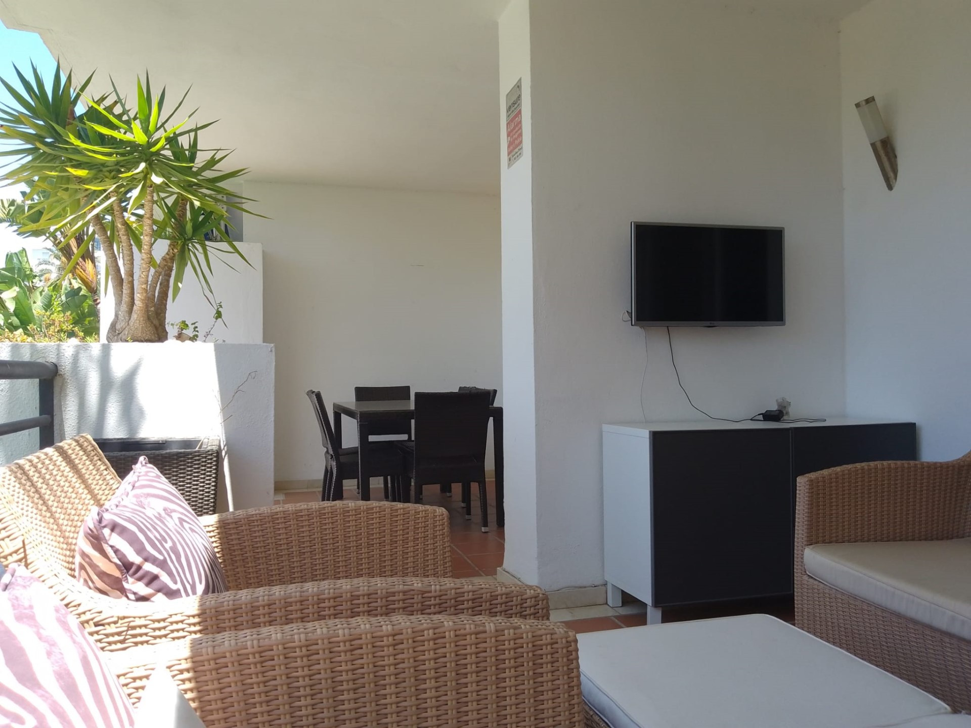 Apartamento de planta baja de 2 dormitorios junto a la playa en Terrazas de Banús, Puerto Banús